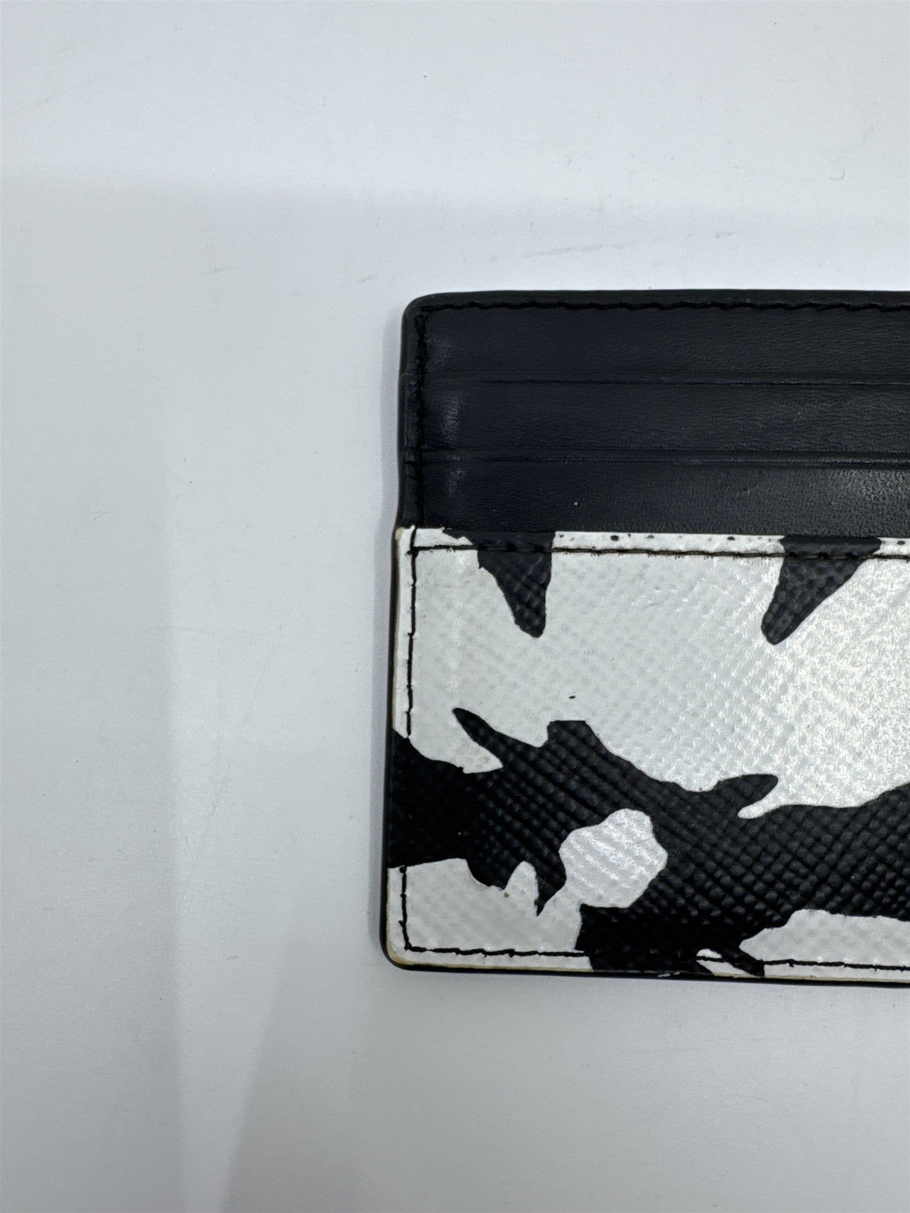 Michael Kors Black And White Floral/Blotch Pattern Unisex Card Wallet