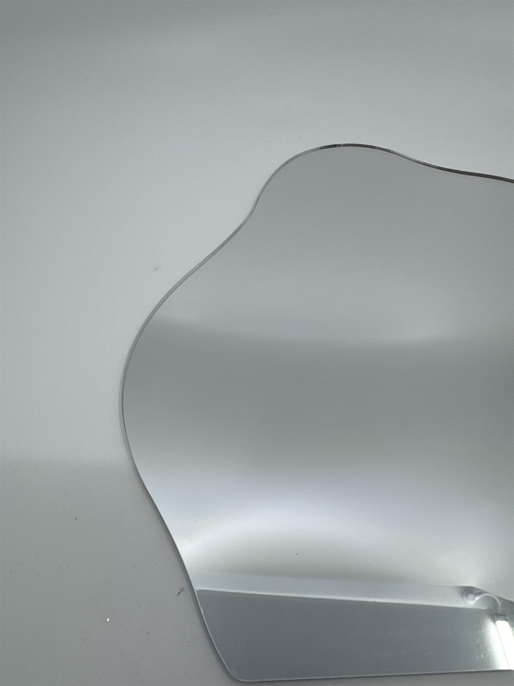 Decorative Modern Cloud Shaped Table Top Mirror W/ Wooden Stand Dorm/Bathroom