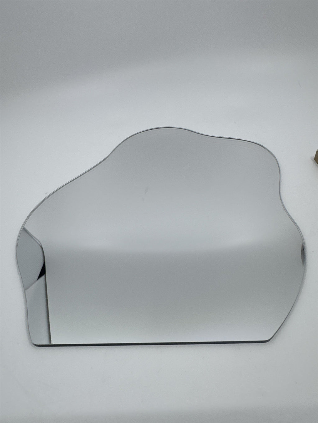 Decorative Modern Cloud Shaped Table Top Mirror W/ Wooden Stand Dorm/Bathroom