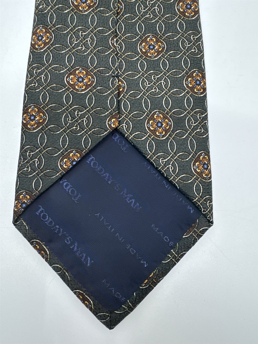 Today's Man Made In Italy Green and Orange Medallion Patten Men's Neck Tie