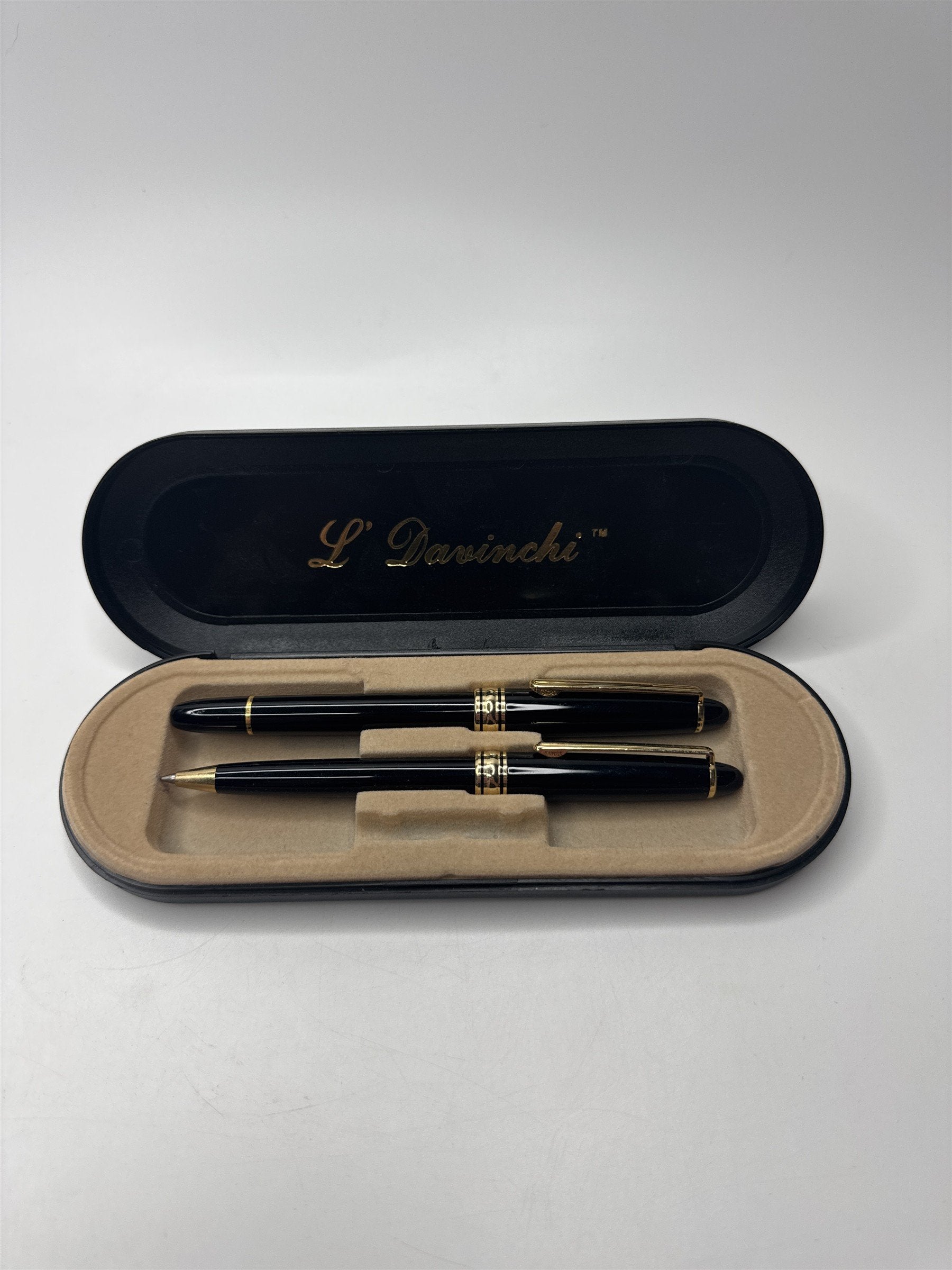 Set of 2 L' Davinchi Pens Vintage Ballpoint Pens /w Caps in Gift Box
