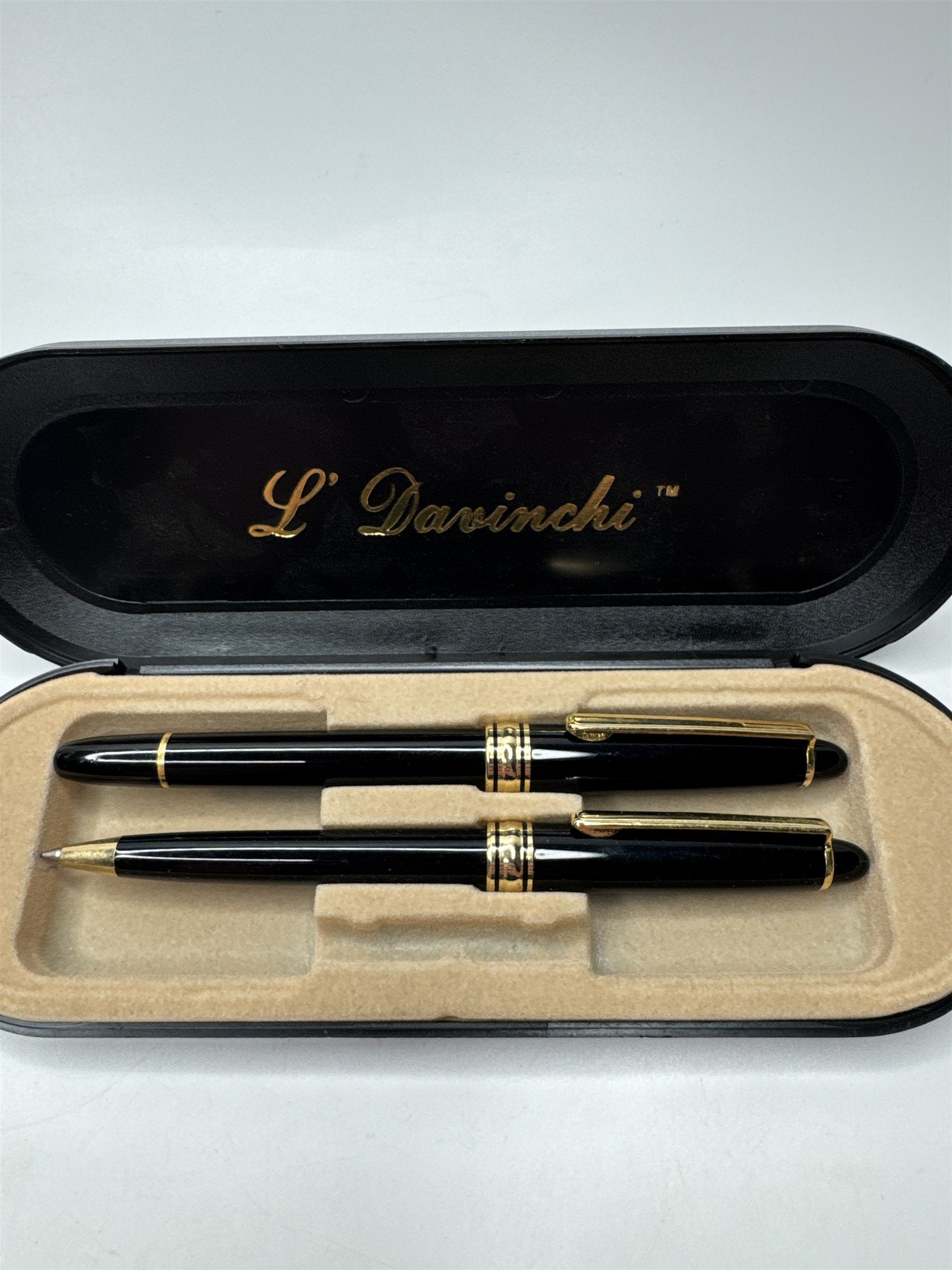 Set of 2 L' Davinchi Pens Vintage Ballpoint Pens /w Caps in Gift Box