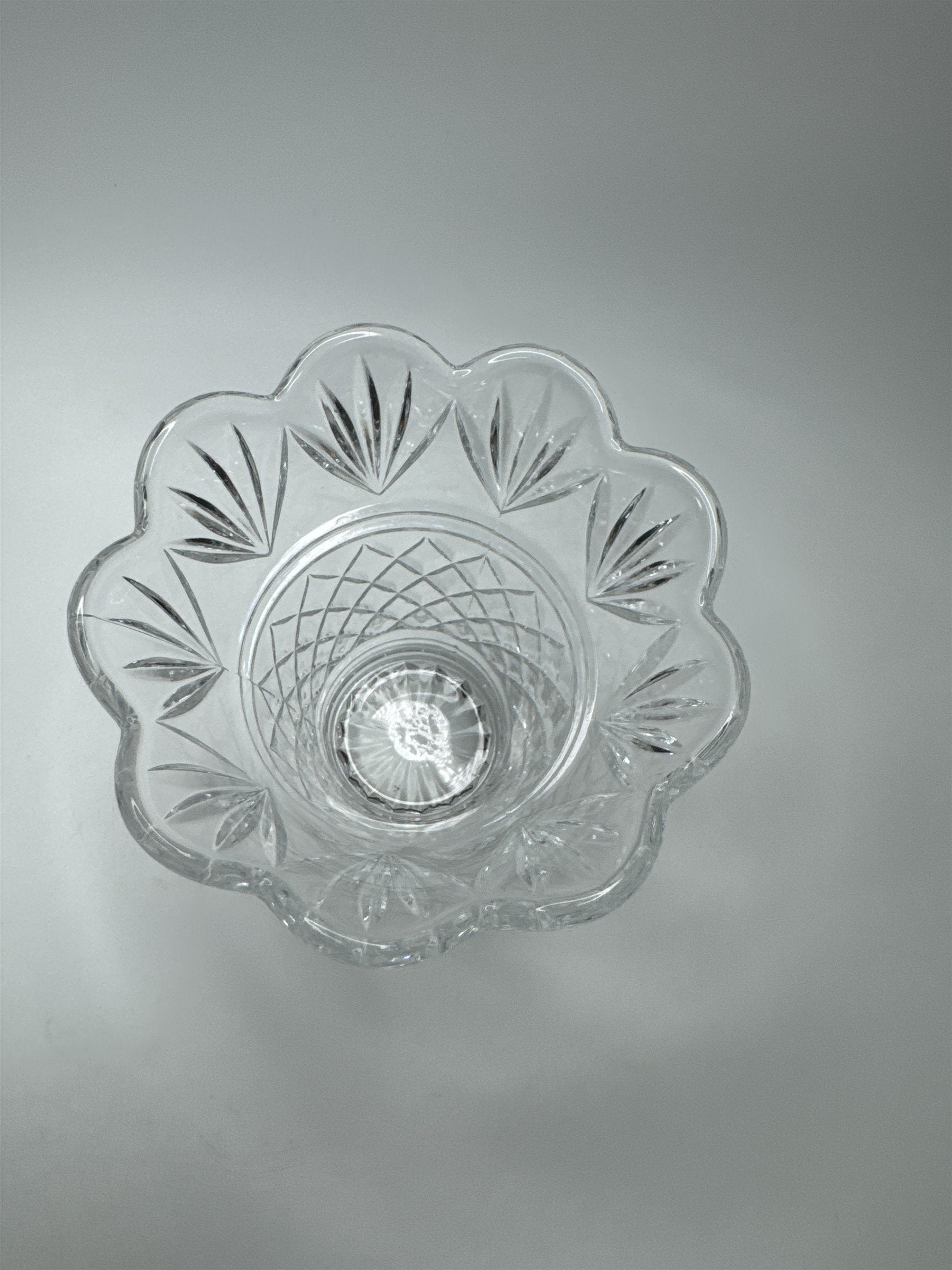Teleflora Clear Diamond Cut 24% Lead Crystal Table Flower Vase 5" Tall EUC