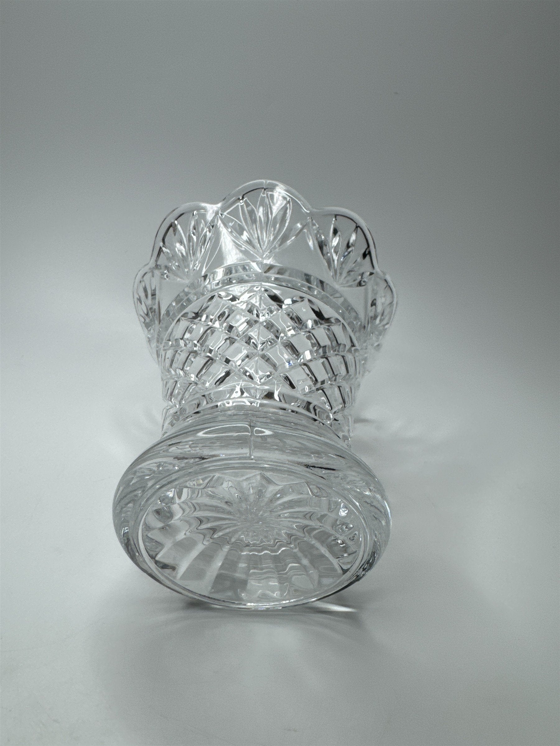 Teleflora Clear Diamond Cut 24% Lead Crystal Table Flower Vase 5" Tall EUC