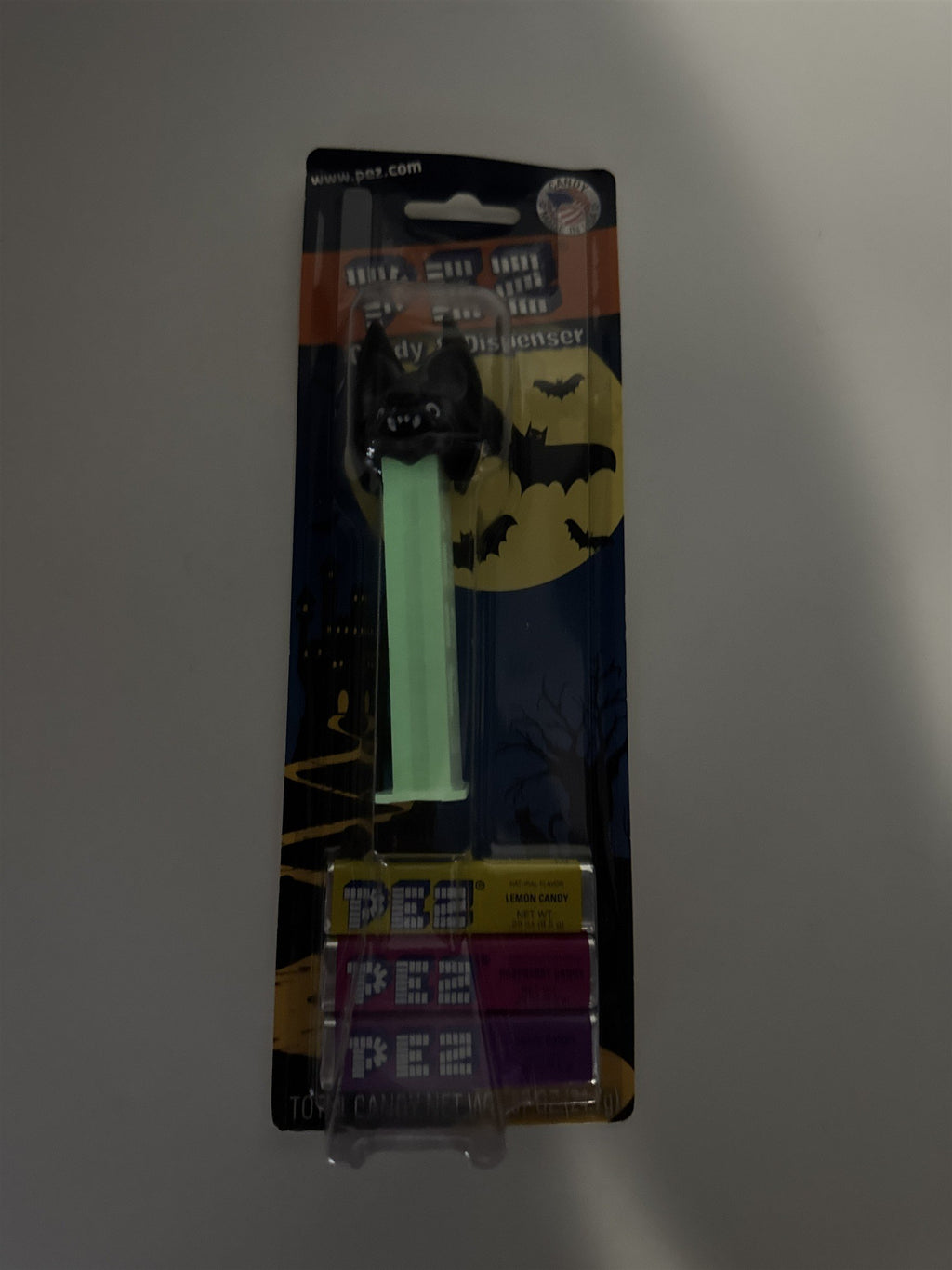 2010 Glow in the Dark Black Bat Halloween PEZ Candy Dispenser GLOWS