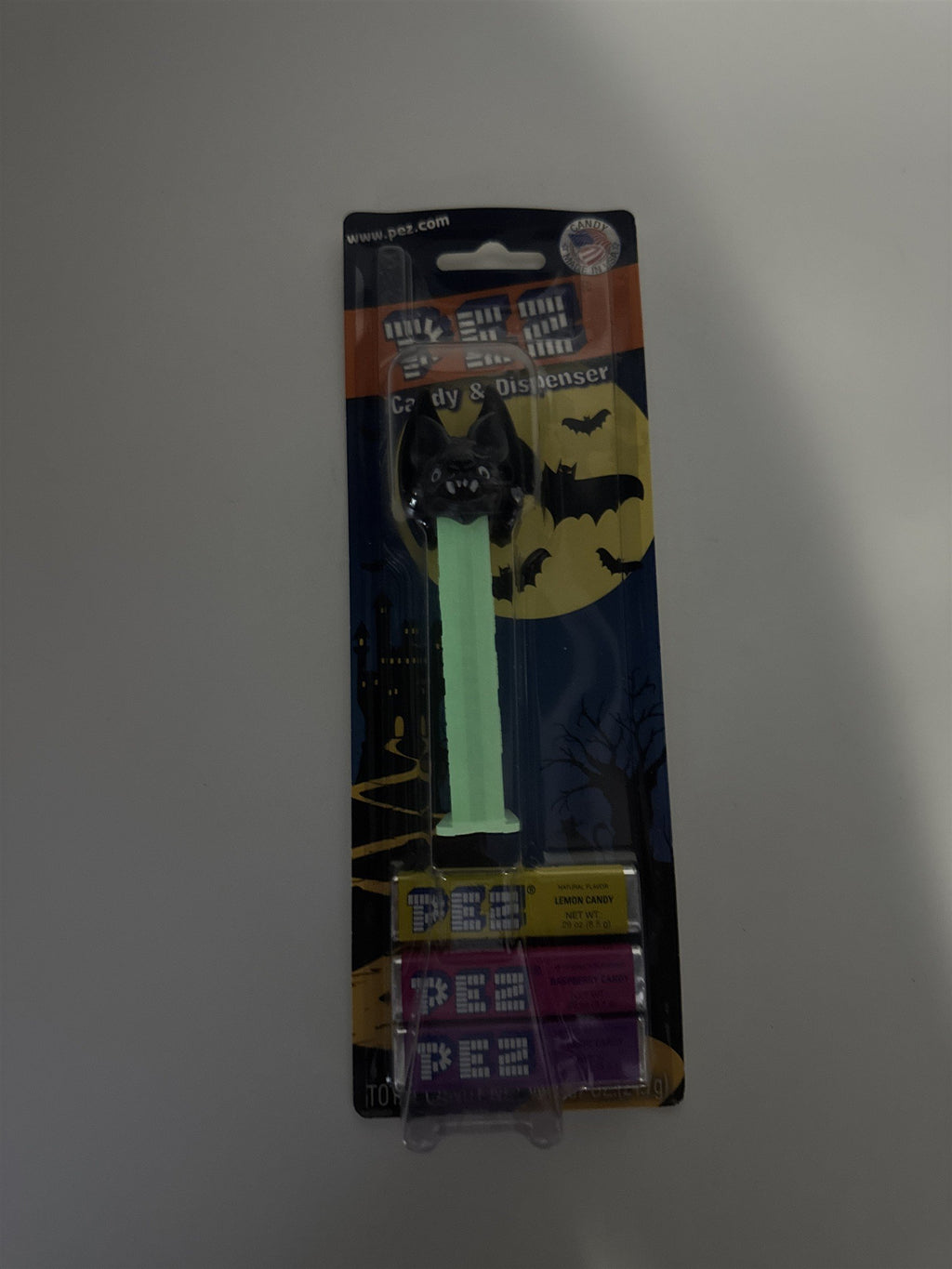 2010 Glow in the Dark Black Bat Halloween PEZ Candy Dispenser GLOWS