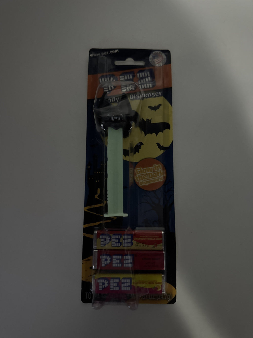 2010 Glow in the Dark Black Bat Halloween PEZ Candy Dispenser GLOWS