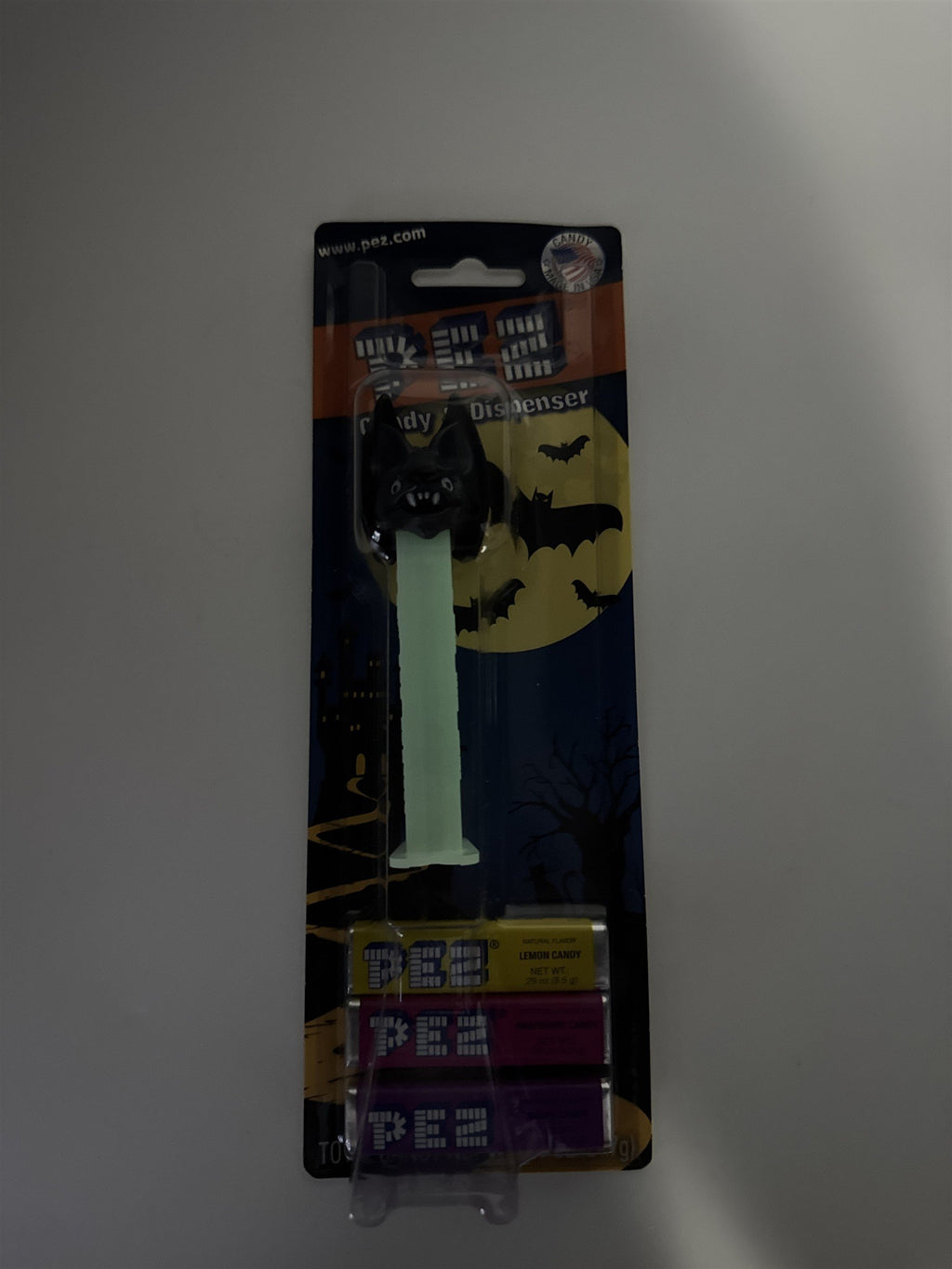 2010 Glow in the Dark Black Bat Halloween PEZ Candy Dispenser GLOWS
