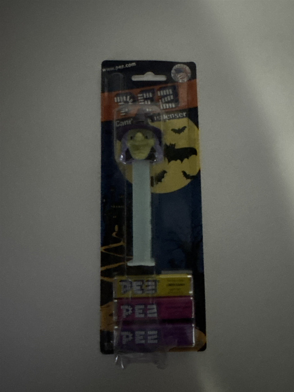 2010 Glow in the Dark WITCH Halloween PEZ Candy Dispenser GLOWS