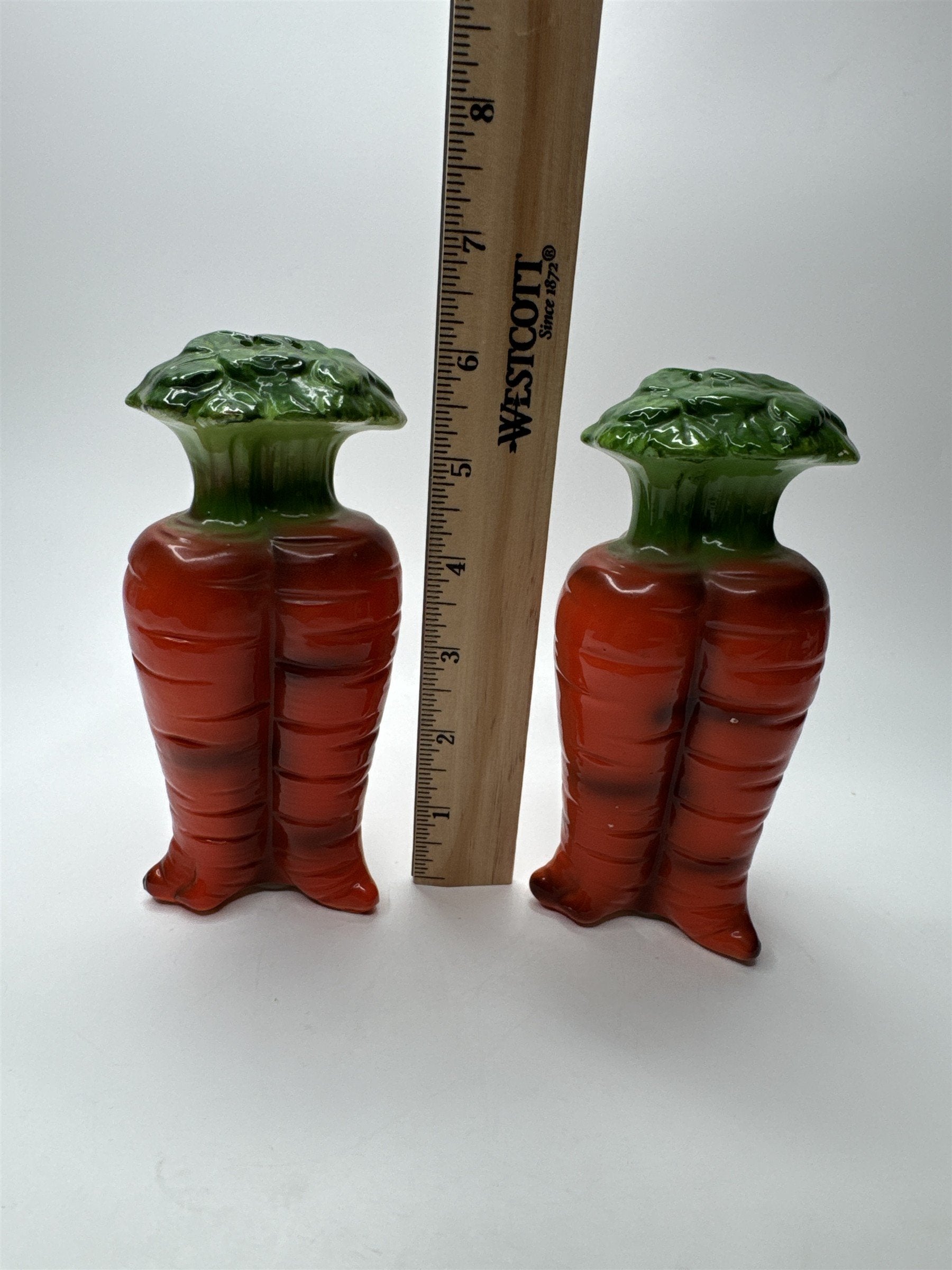 Vintage Japan Carrot Shaped Salt and Pepper Shaker Set Ceramic Hand Painted