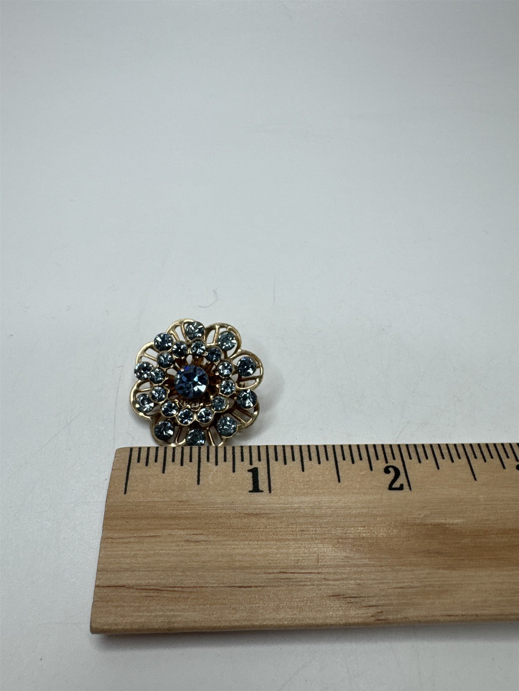 Vintage Gold Flower/Snowflake Floral Brooch/Pin with Blue Rhinestones