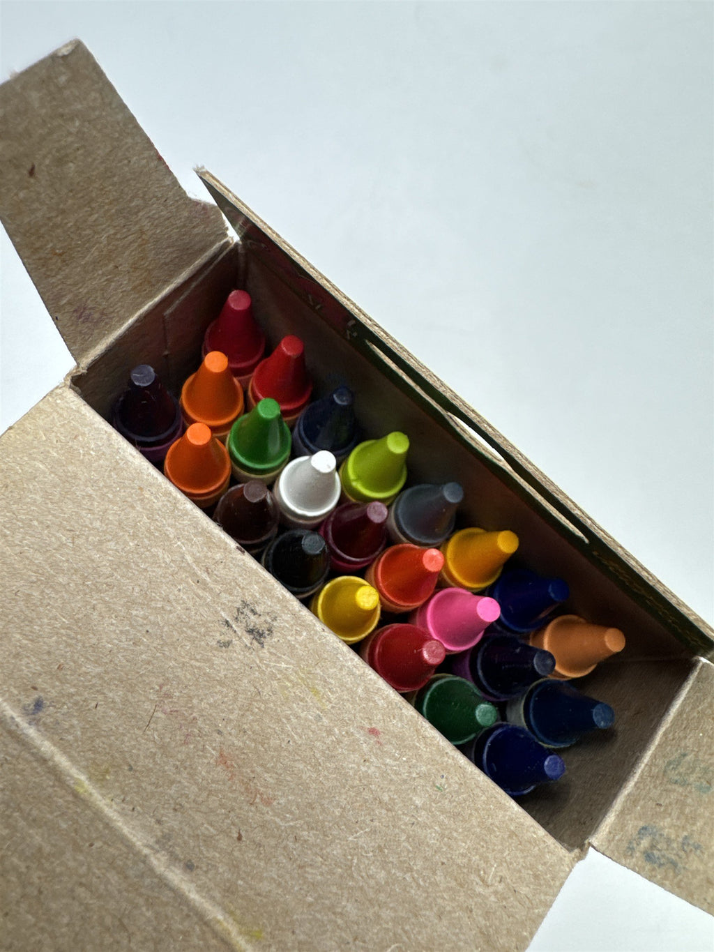 2006 Crayola Crayons 24 Pack /w Dandelion Retired Dandylion Dandy Yellow Color