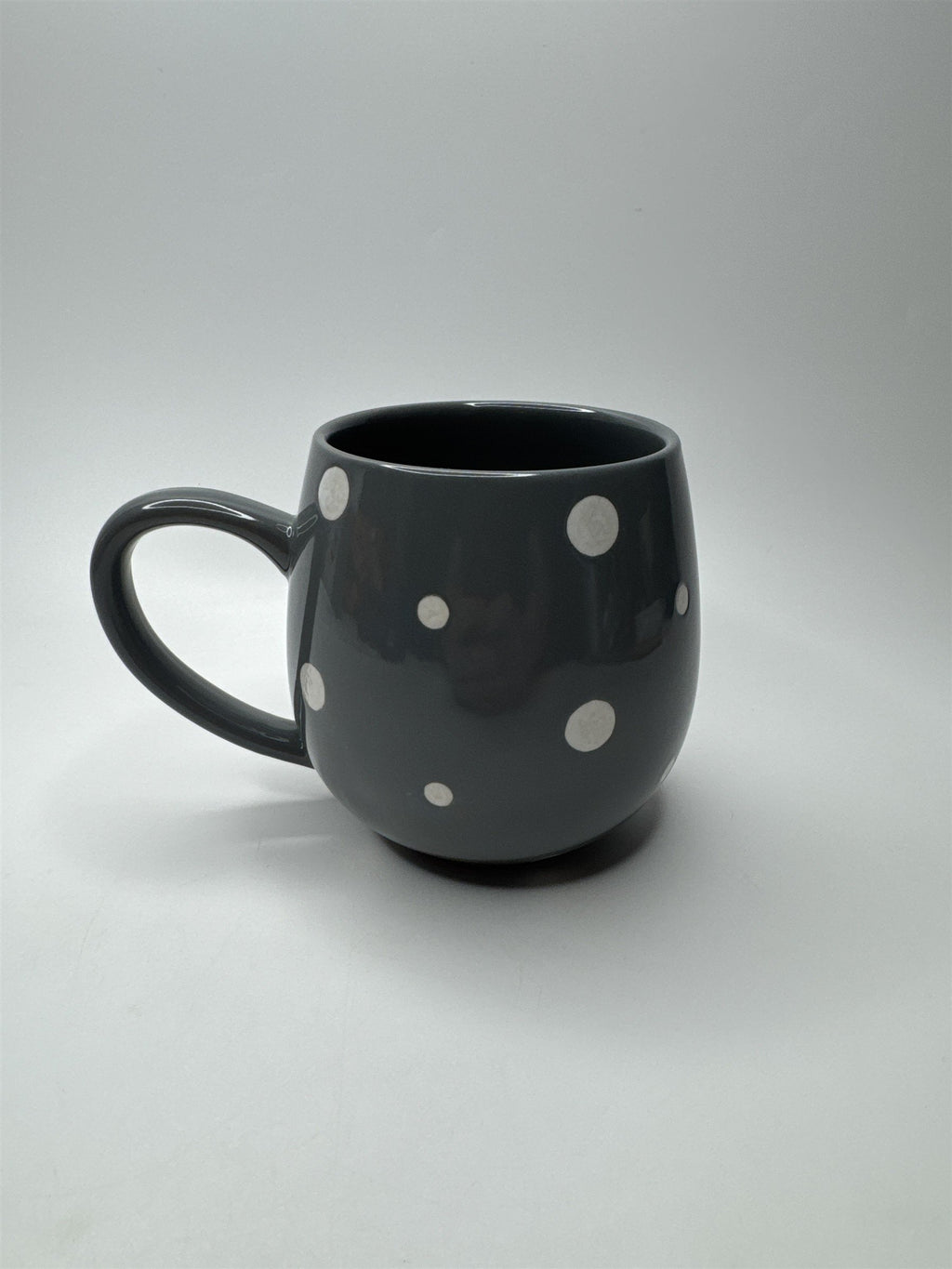 Tara Temptations 14oz Gray and White Polka Dot Oven/Dishwasher/Microwave-Sfe Mug