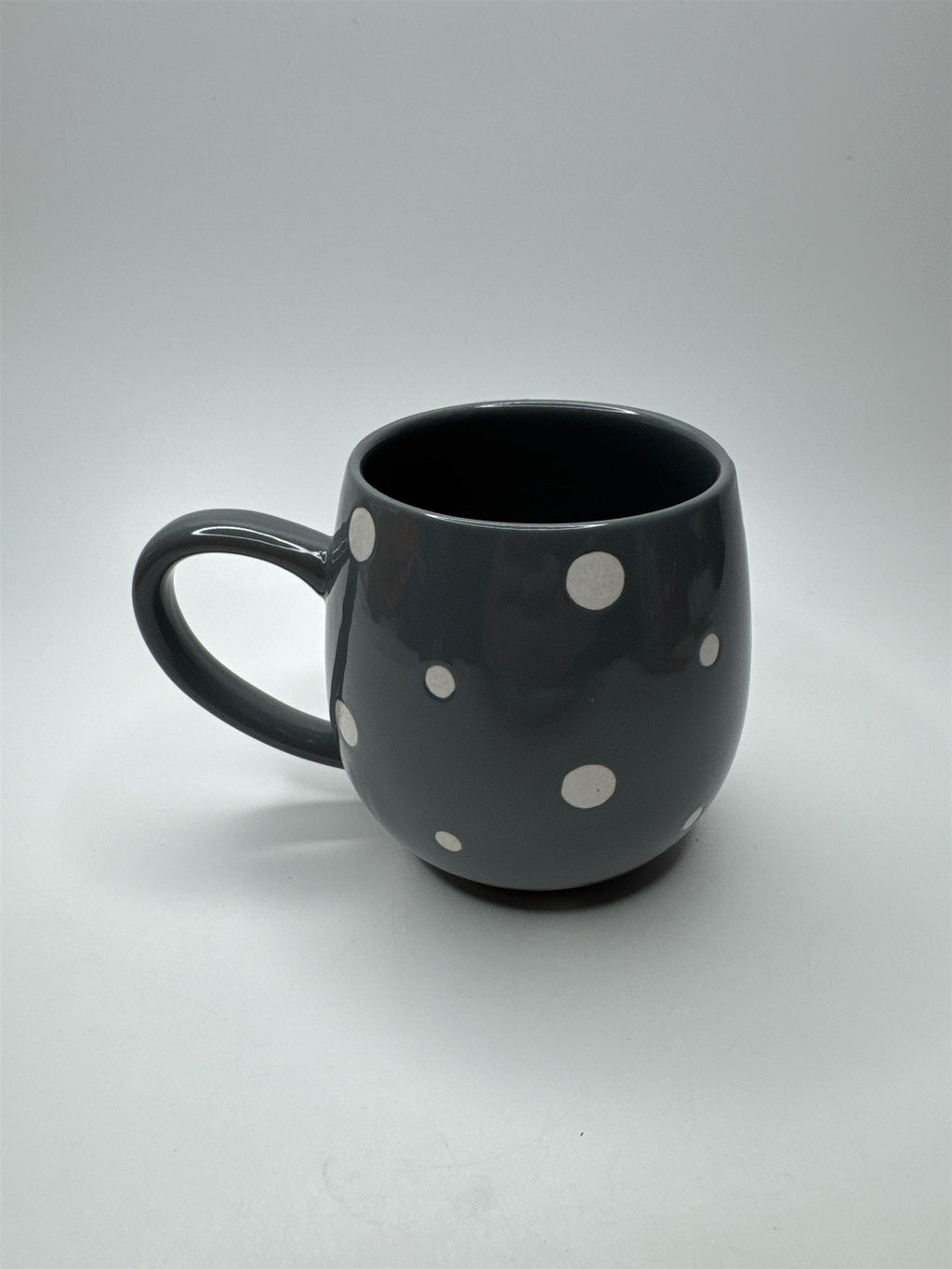 Tara Temptations 14oz Gray and White Polka Dot Oven/Dishwasher/Microwave-Sfe Mug