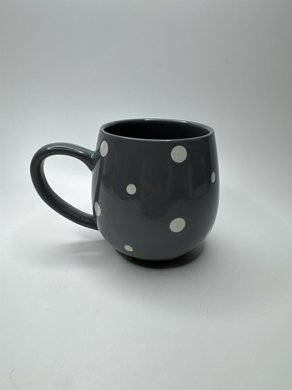 Tara Temptations 14oz Gray and White Polka Dot Oven/Dishwasher/Microwave-Sfe Mug