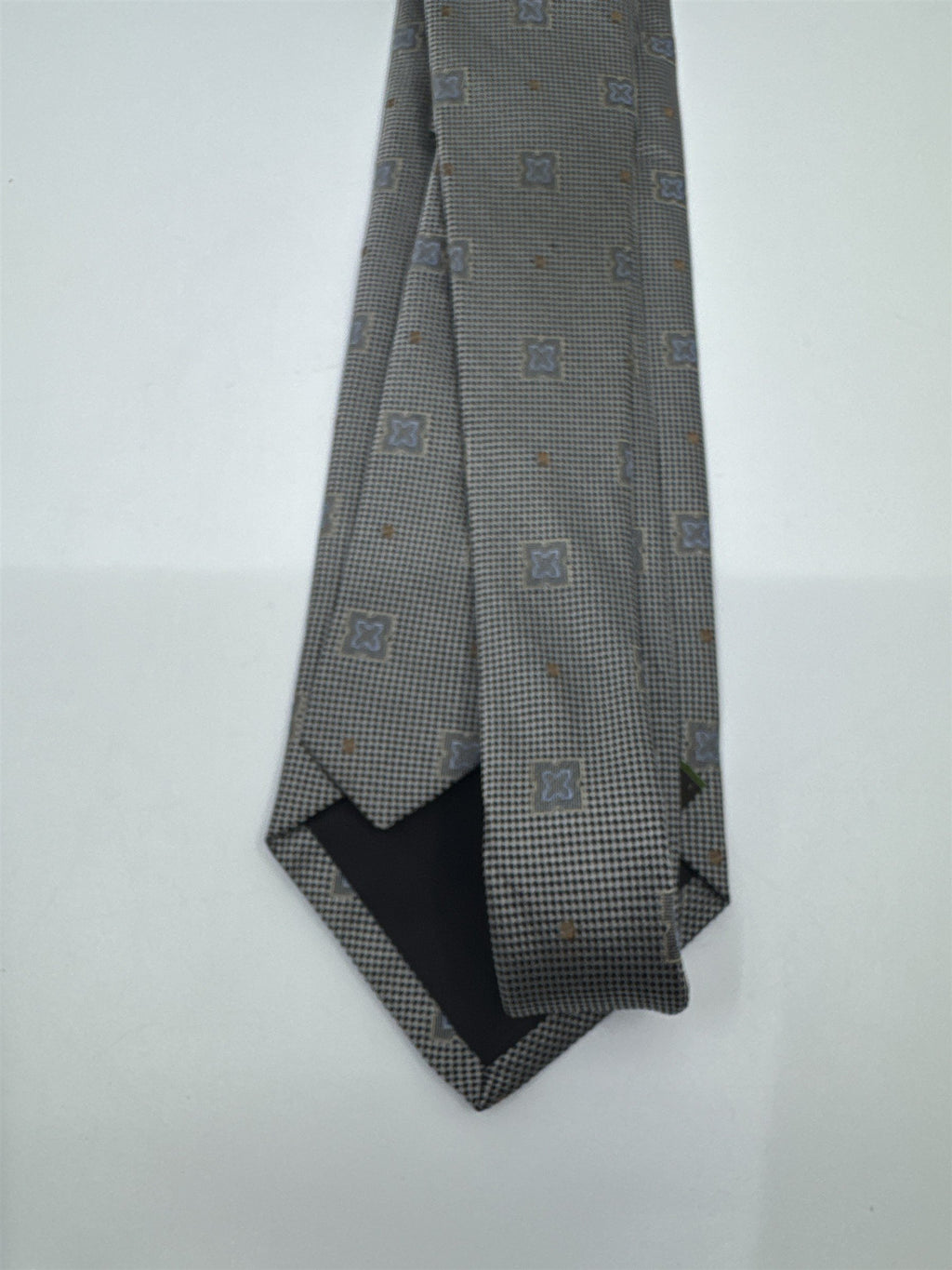Gray/Beige Joseph Abboud 100 Percent Silk Men's Neck Tie Made In Italy