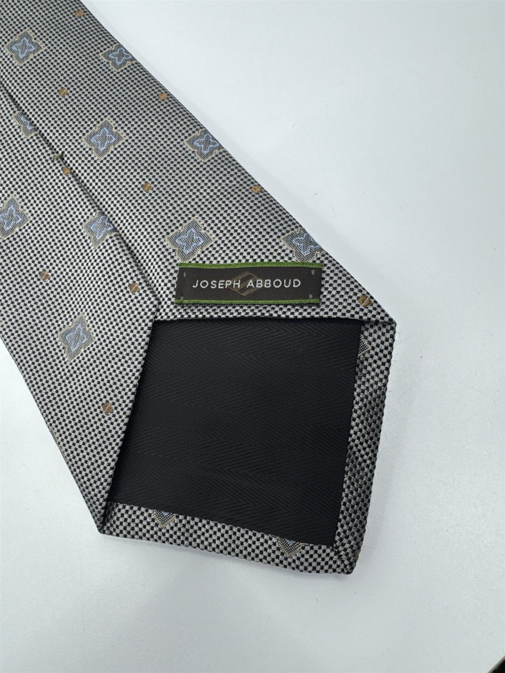 Gray/Beige Joseph Abboud 100 Percent Silk Men's Neck Tie Made In Italy