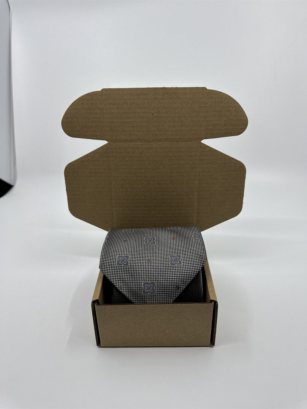 Gray/Beige Joseph Abboud 100 Percent Silk Men's Neck Tie Made In Italy