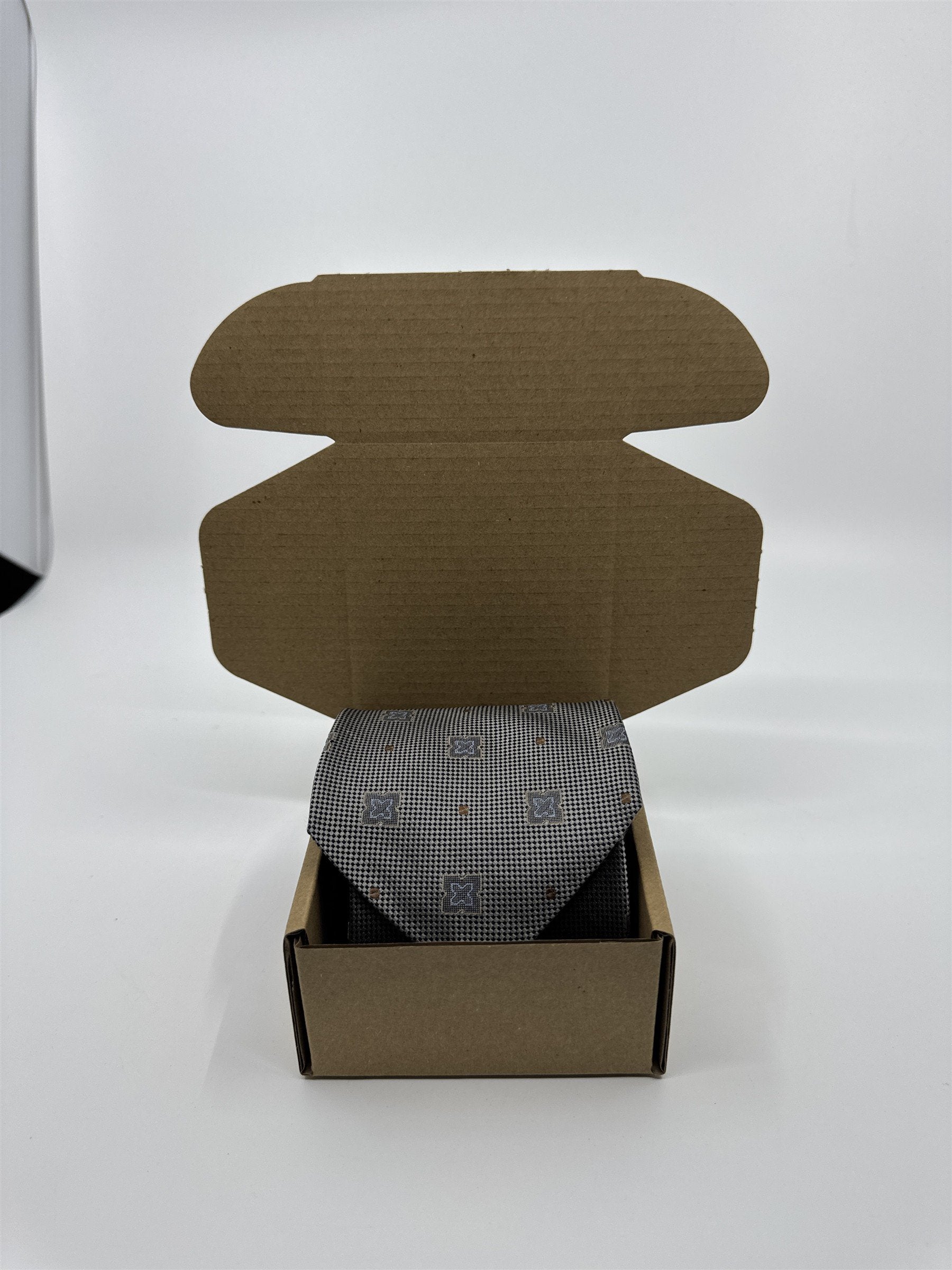 Gray/Beige Joseph Abboud 100 Percent Silk Men's Neck Tie Made In Italy