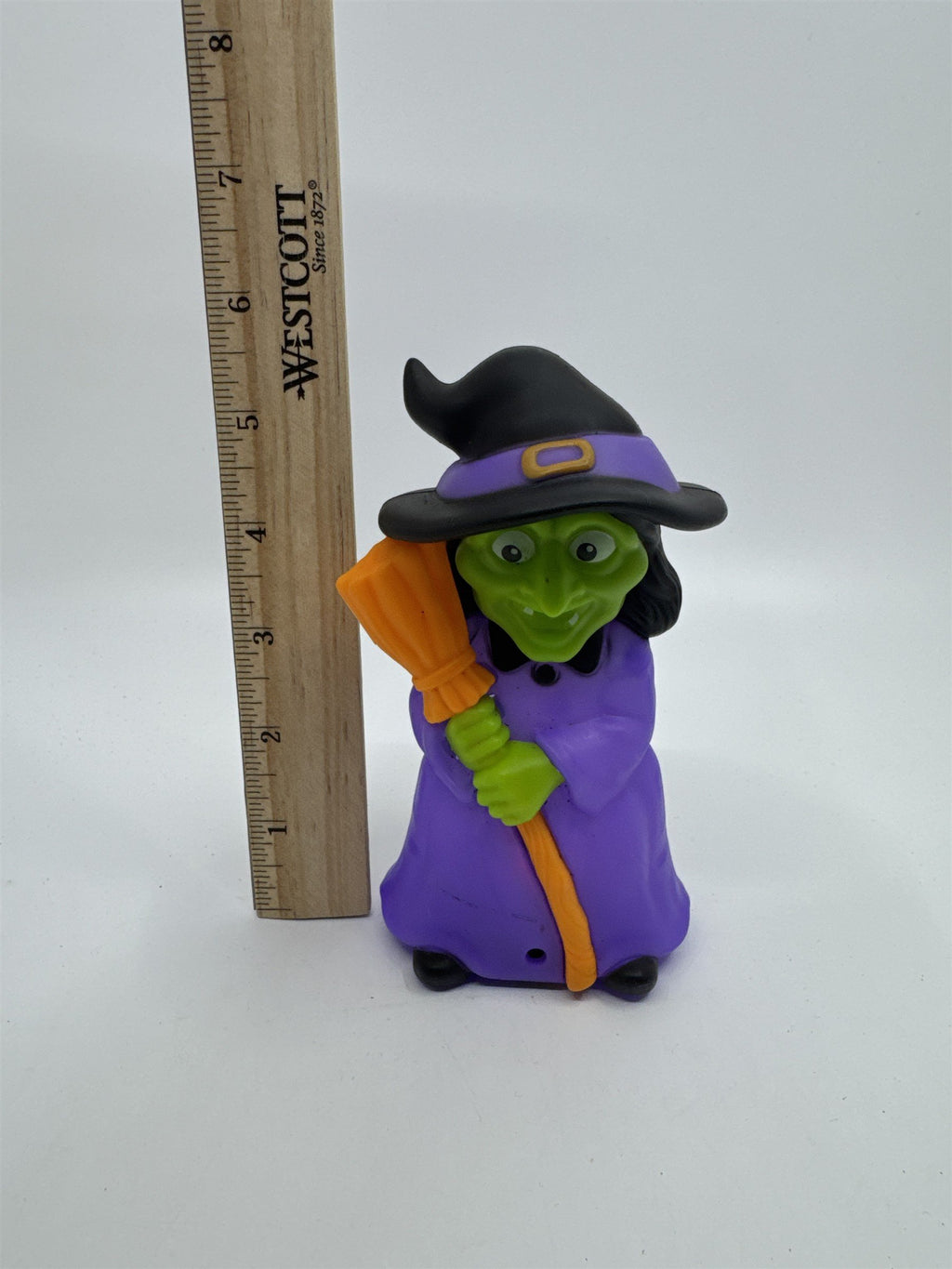 Plastic Light Up Cackling Decorative Halloween Witch
