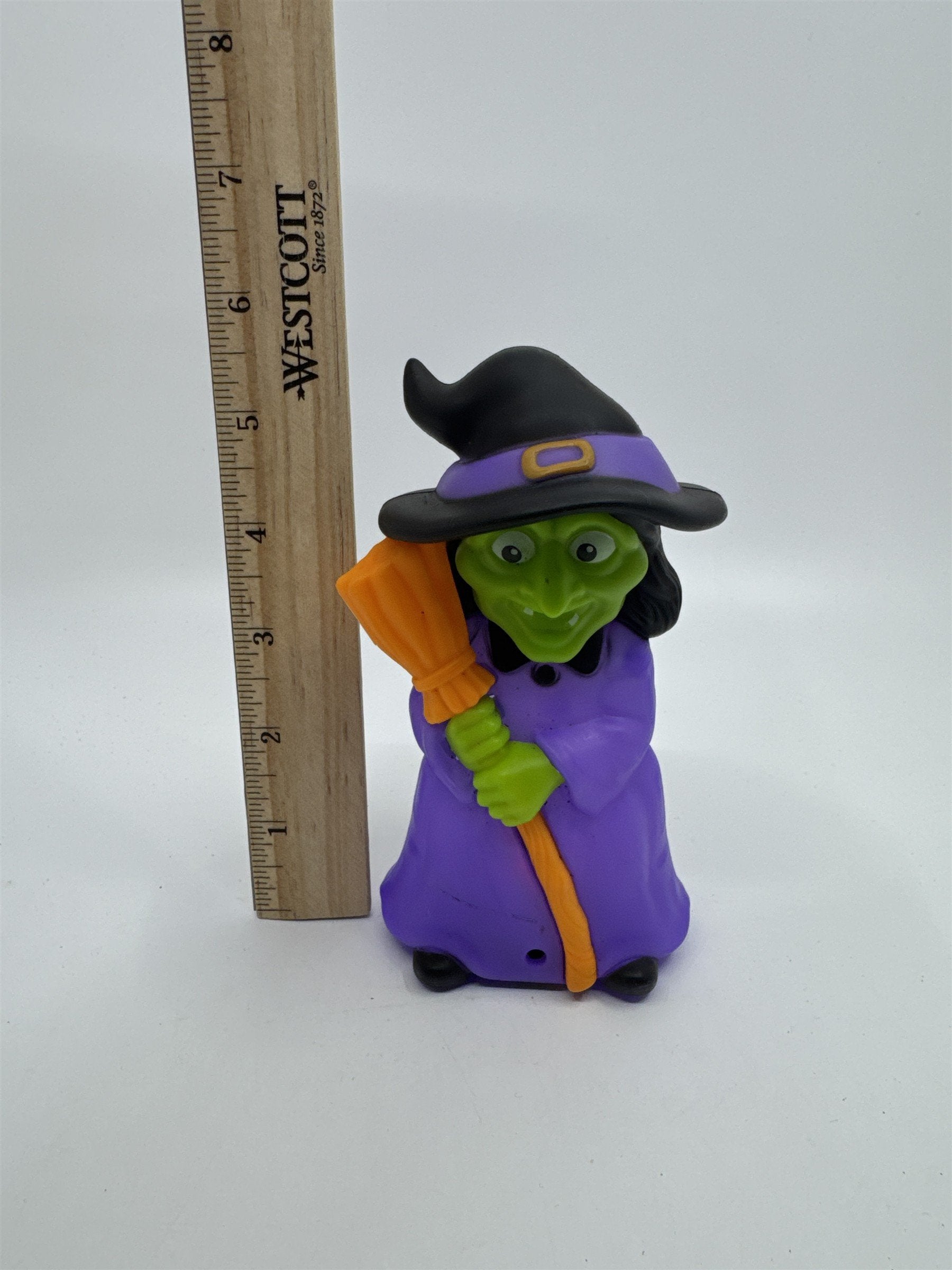 Plastic Light Up Cackling Decorative Halloween Witch