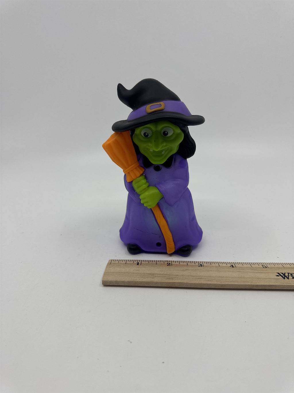 Plastic Light Up Cackling Decorative Halloween Witch