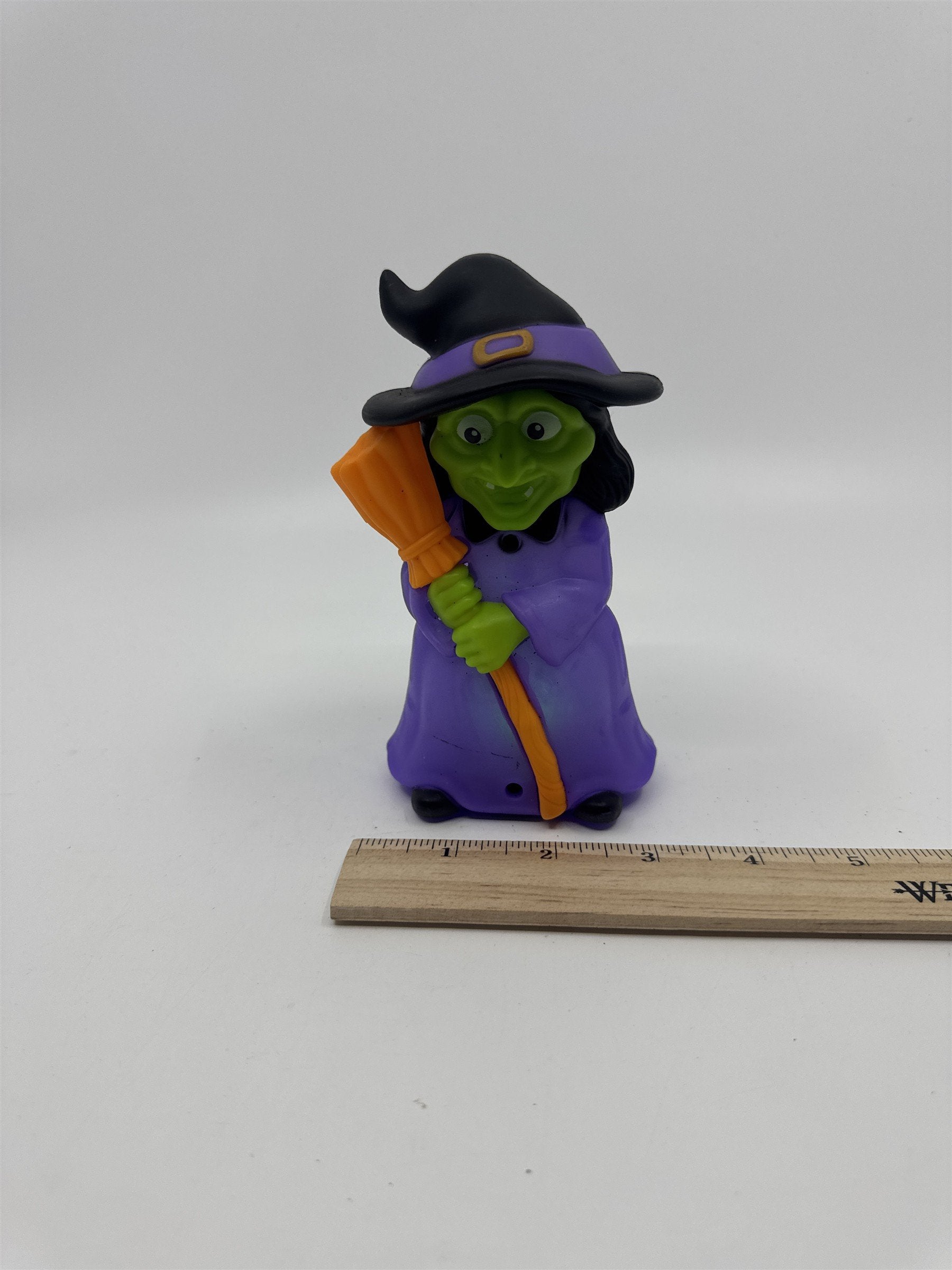 Plastic Light Up Cackling Decorative Halloween Witch