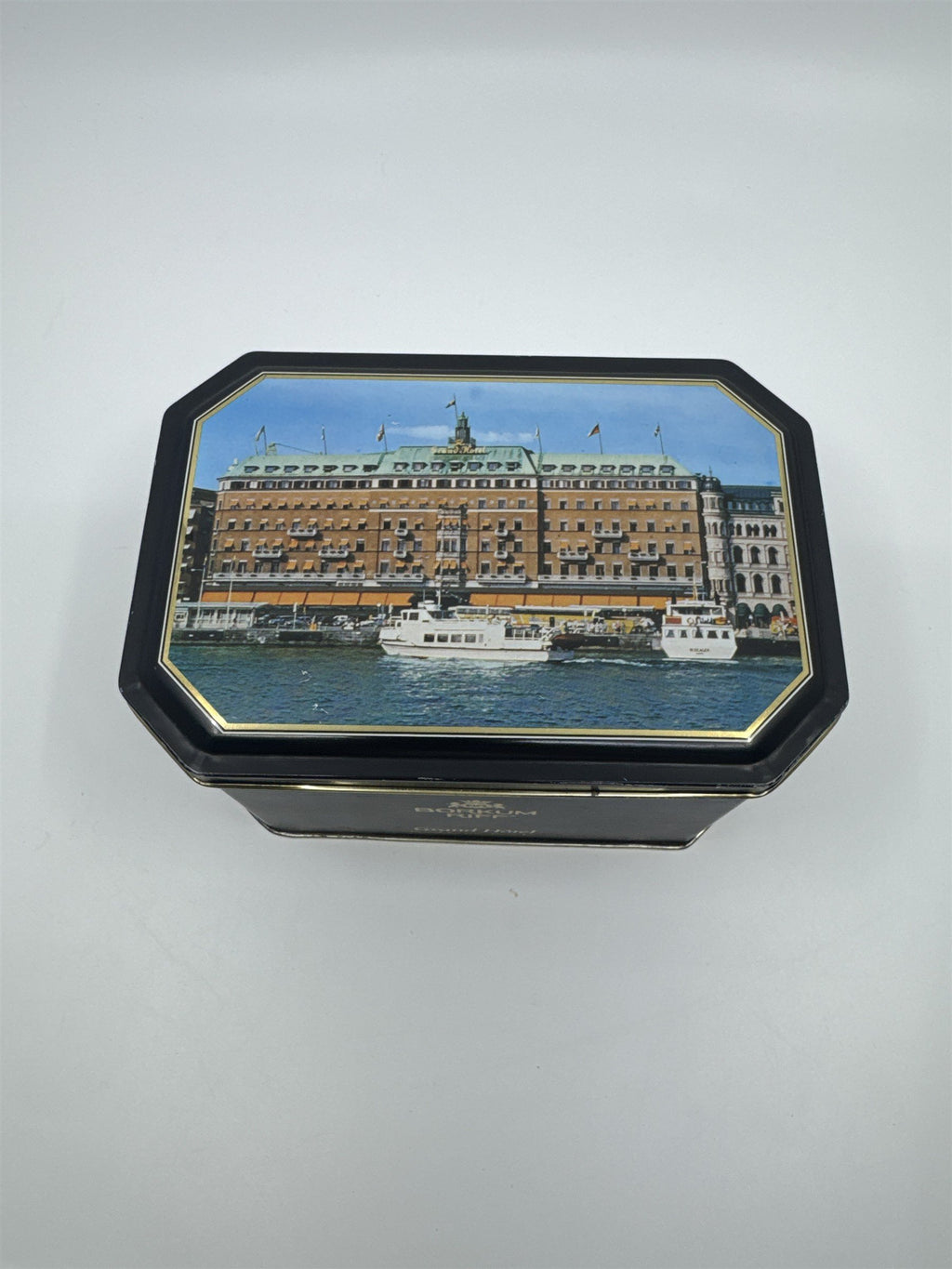 Vtg Borkum Riff Bourbon Whiskey Pipe Tobacco Grand Hotel Sweden Empty Tin