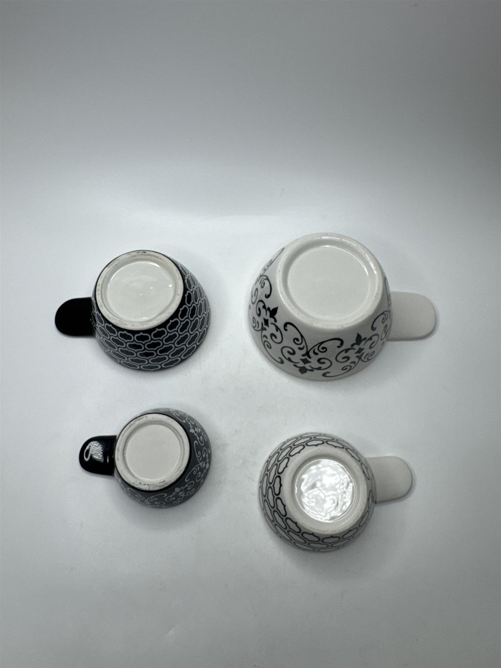 Set of 4 Ceramic Ornate Pattern Meashing Cups 1/4c-1c (Some Crazing)