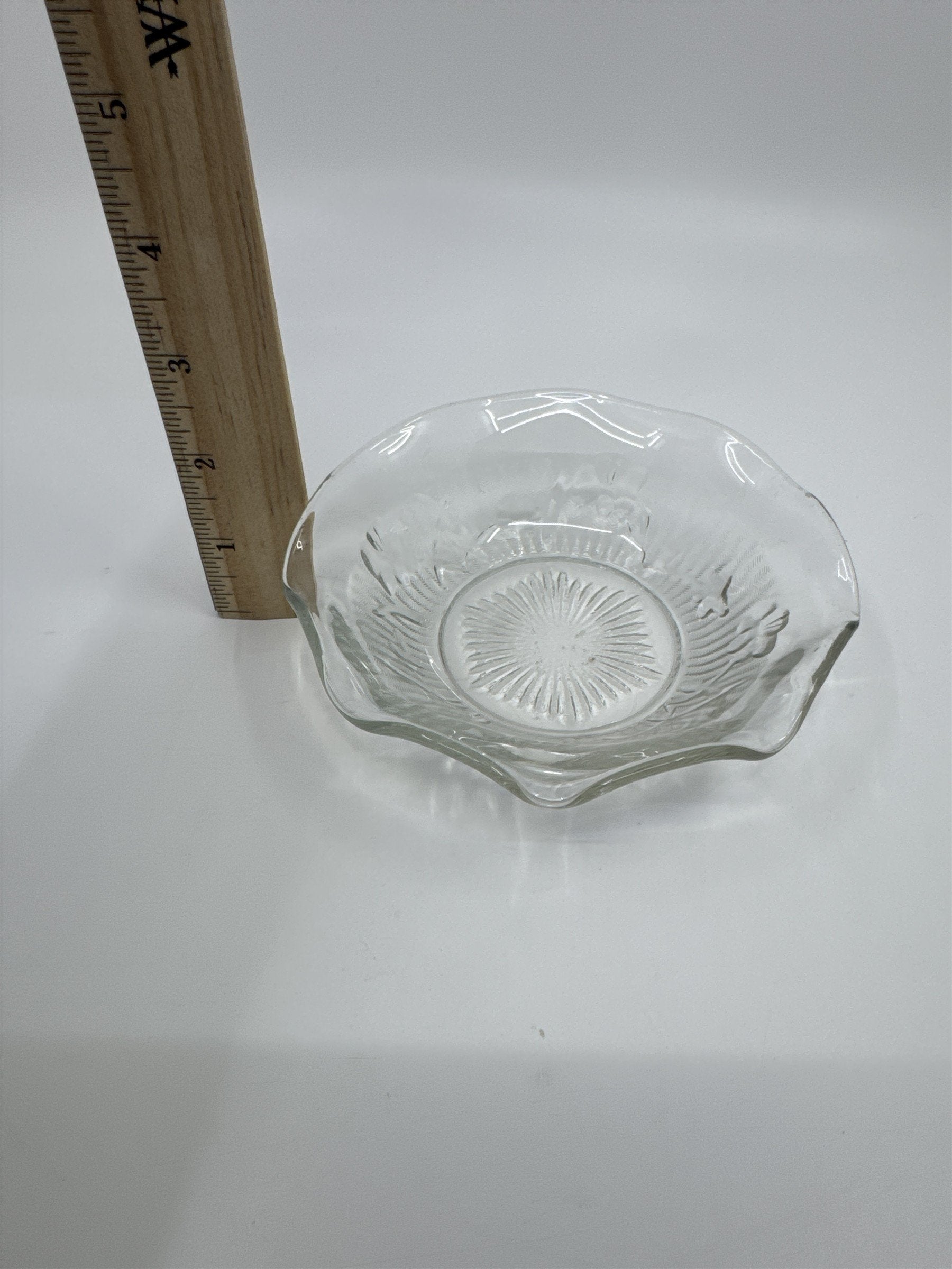Vintage Jeannette Iris And Herringbone Clear Glass Ruffled Bowl Dessert Bowl