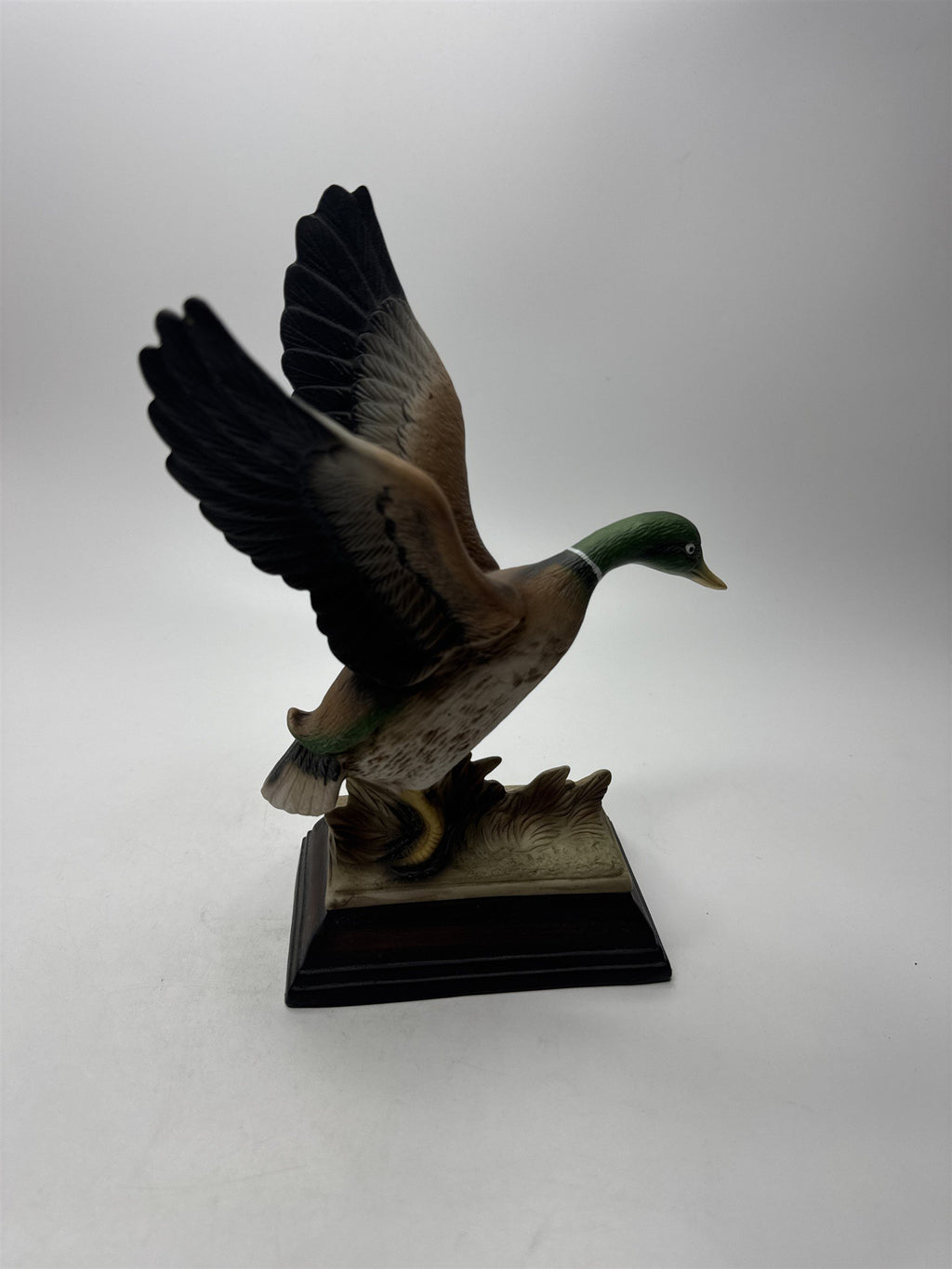 Vintage Flight of the Mallard Special Edition Porcelain Duck Figurine Bird