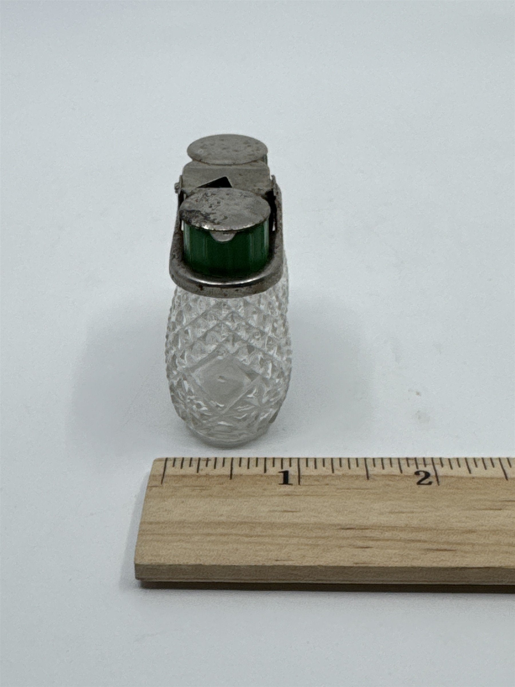 Vintage Bakelite Mini Green Travel Salt And Pepper Shakers Pressed Glass