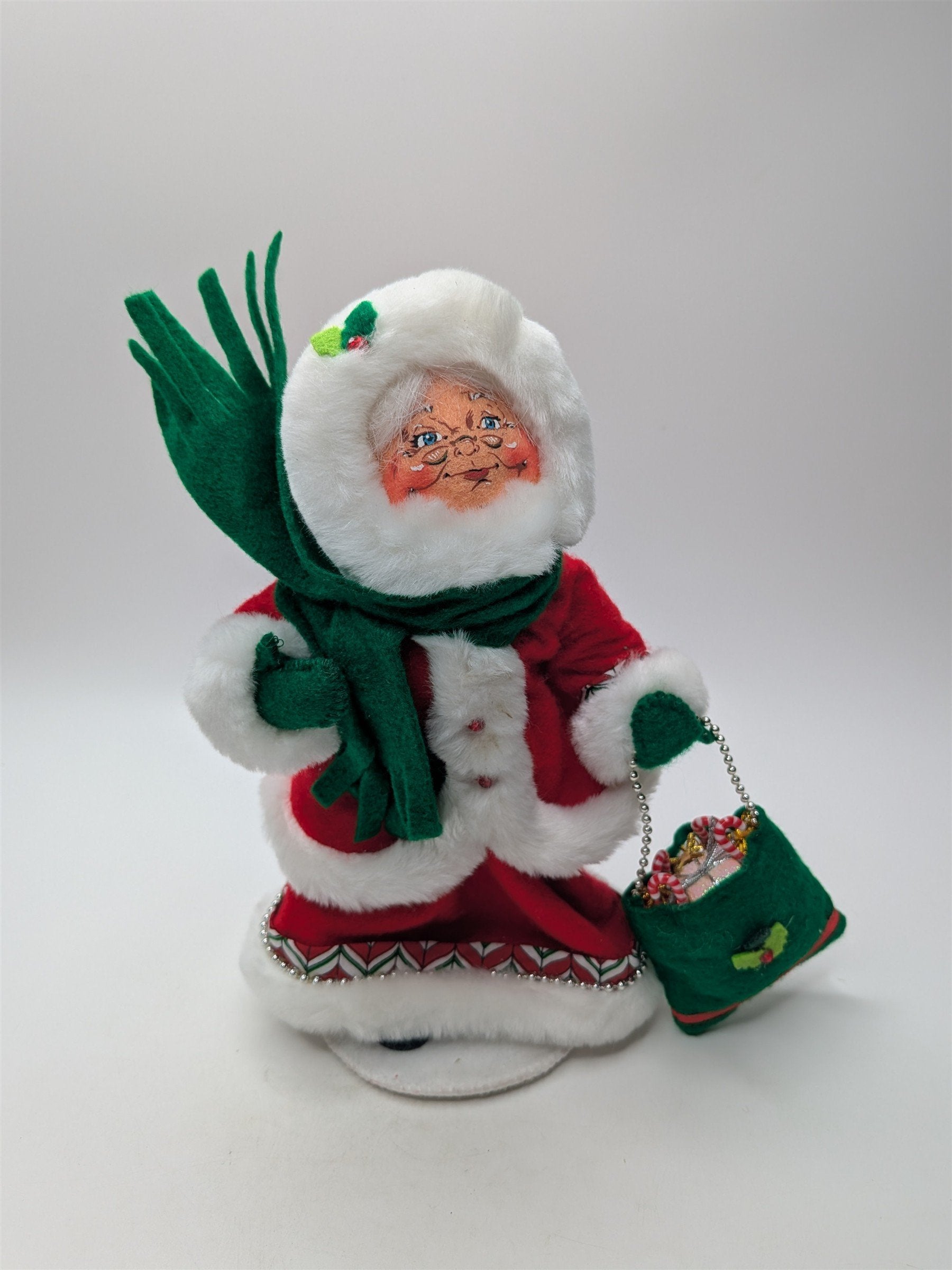 Vintage Annalee Mrs. Claus With Gift Purse Bag Beaded Christmas Cloth Doll