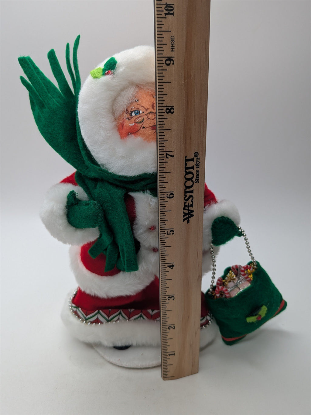 Vintage Annalee Mrs. Claus With Gift Purse Bag Beaded Christmas Cloth Doll
