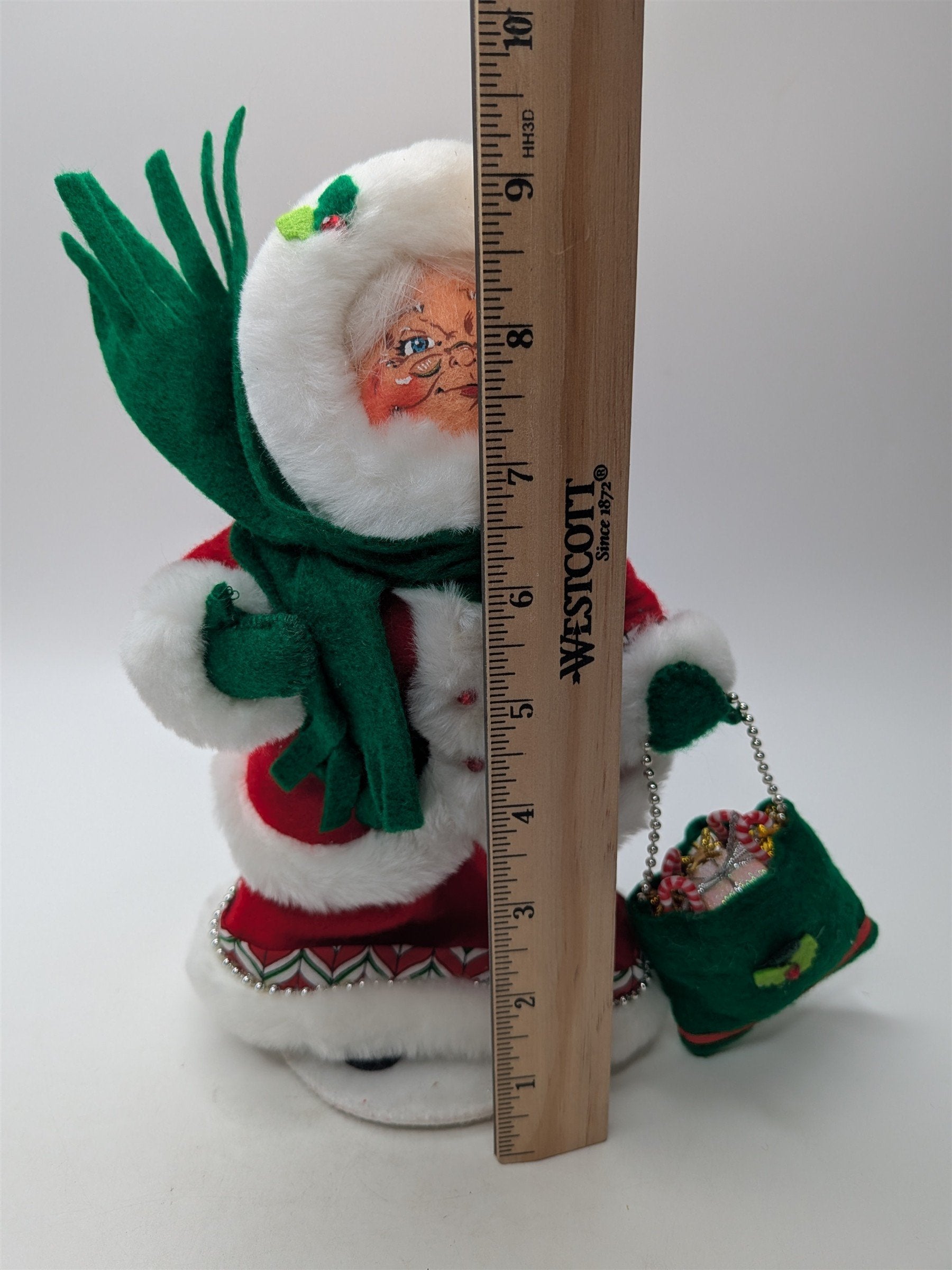 Vintage Annalee Mrs. Claus With Gift Purse Bag Beaded Christmas Cloth Doll