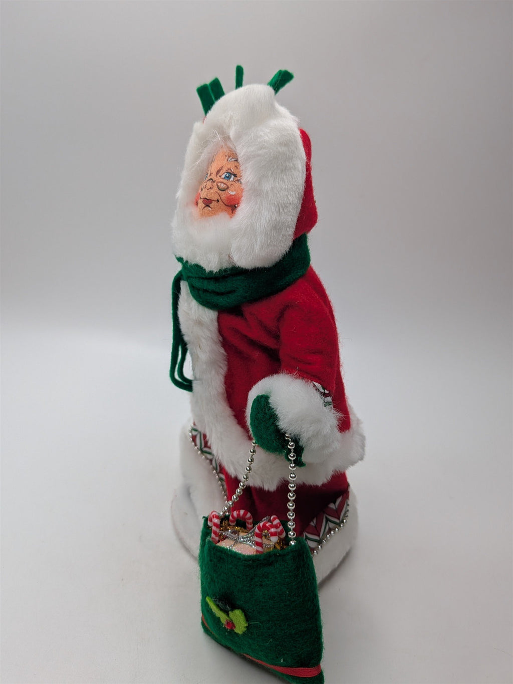 Vintage Annalee Mrs. Claus With Gift Purse Bag Beaded Christmas Cloth Doll