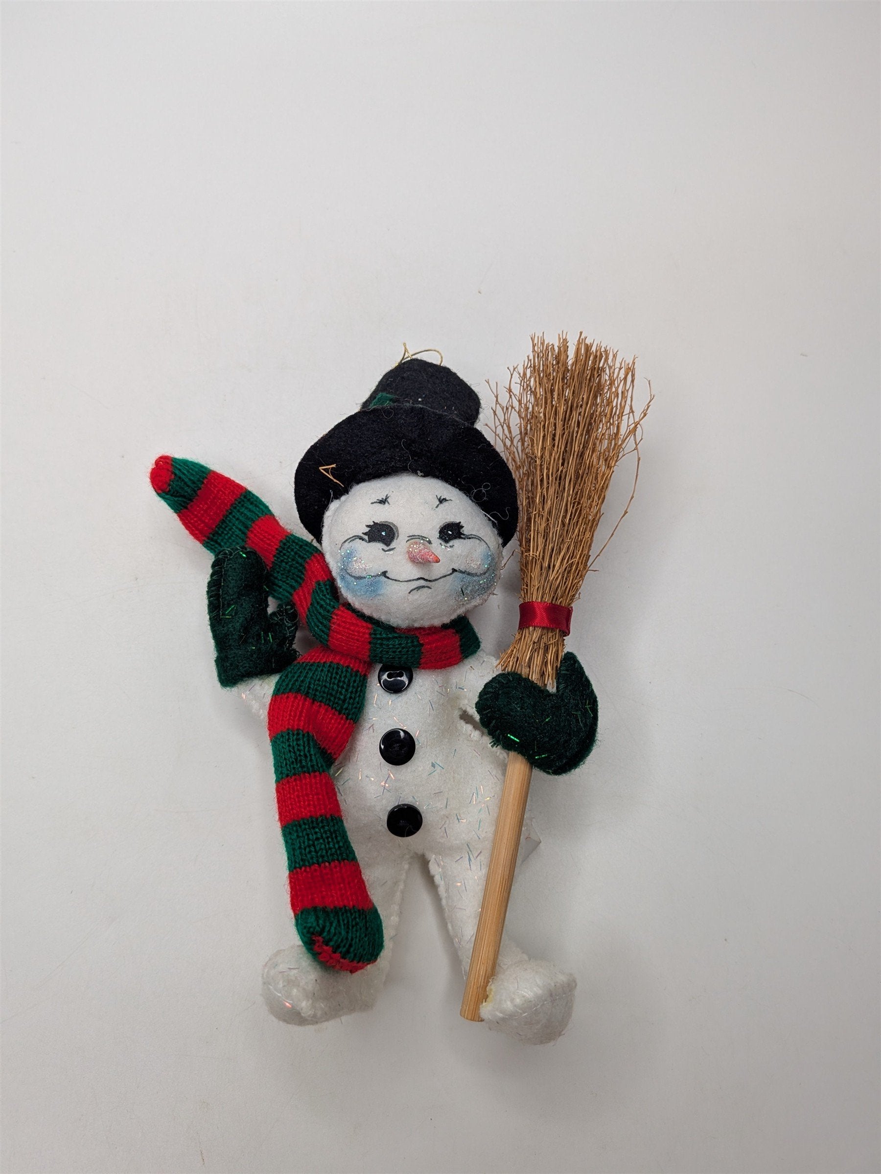 Vintage Annalee 2005 Christmas Snowman /w Broom Top Hat Scarf Buttons Ornament