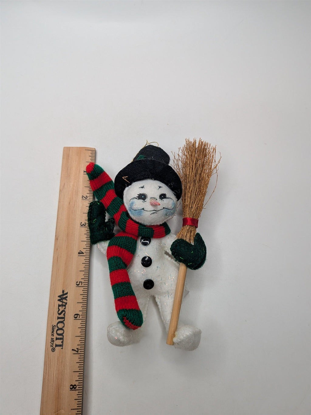 Vintage Annalee 2005 Christmas Snowman /w Broom Top Hat Scarf Buttons Ornament