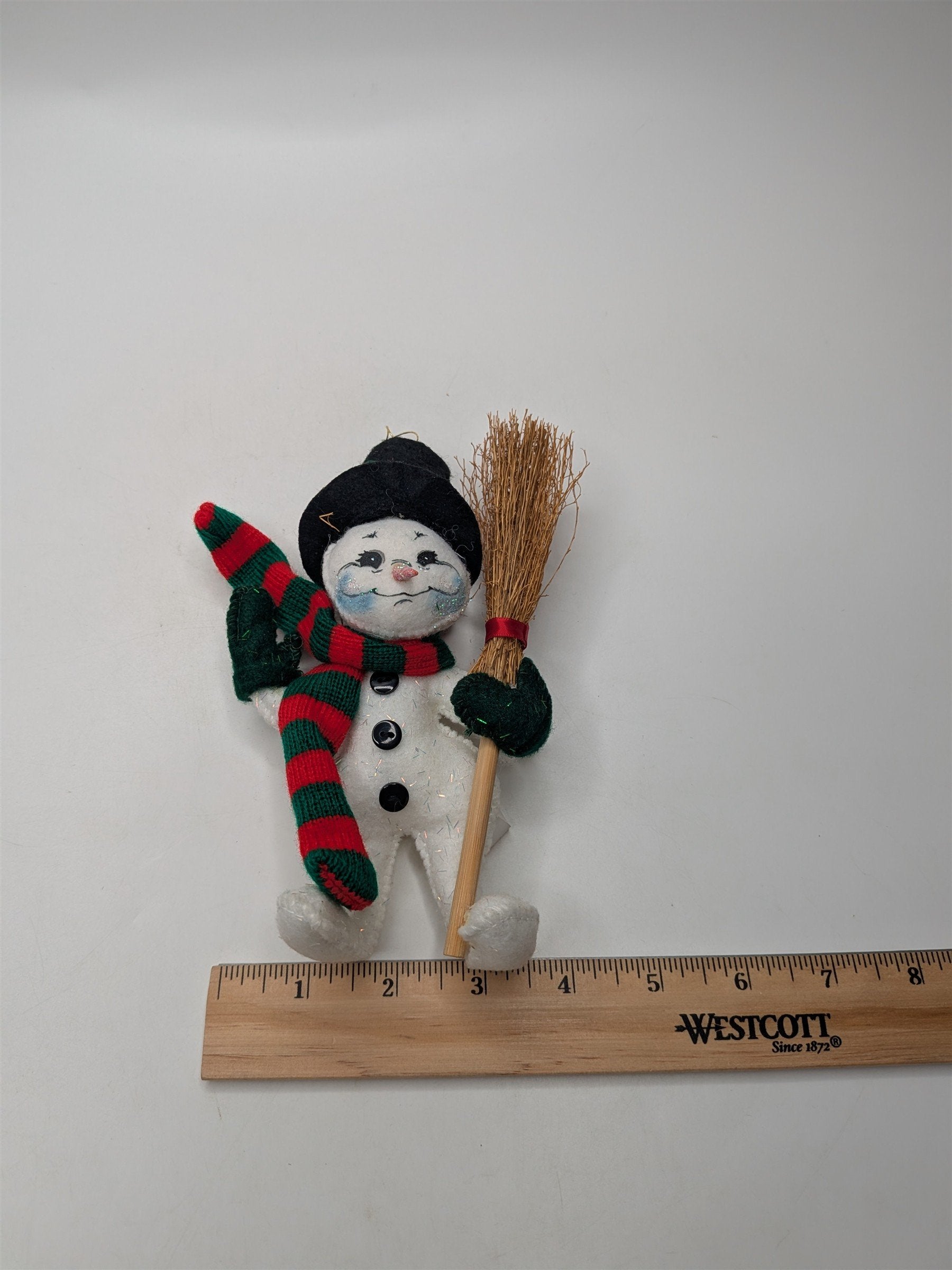Vintage Annalee 2005 Christmas Snowman /w Broom Top Hat Scarf Buttons Ornament