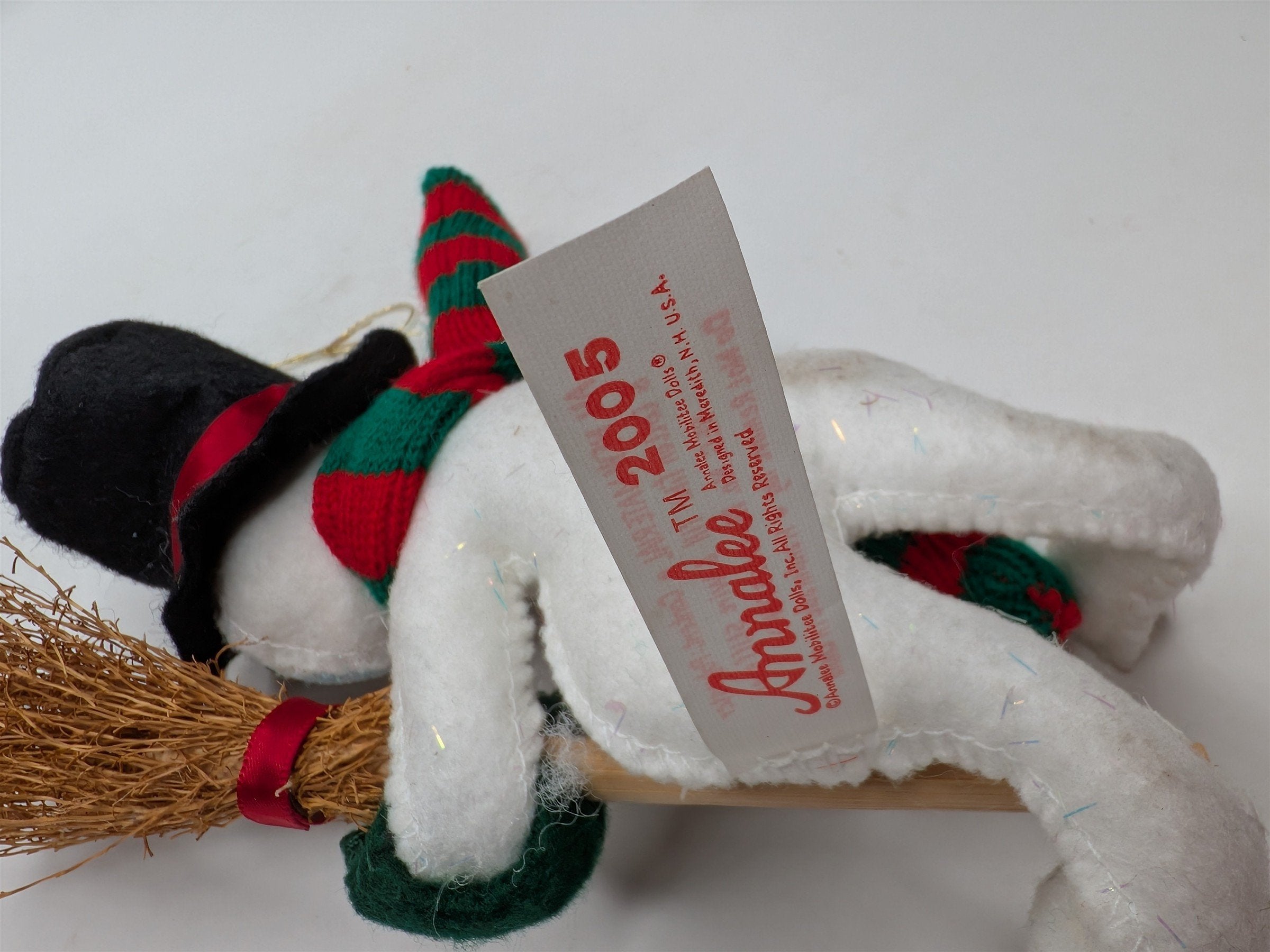 Vintage Annalee 2005 Christmas Snowman /w Broom Top Hat Scarf Buttons Ornament