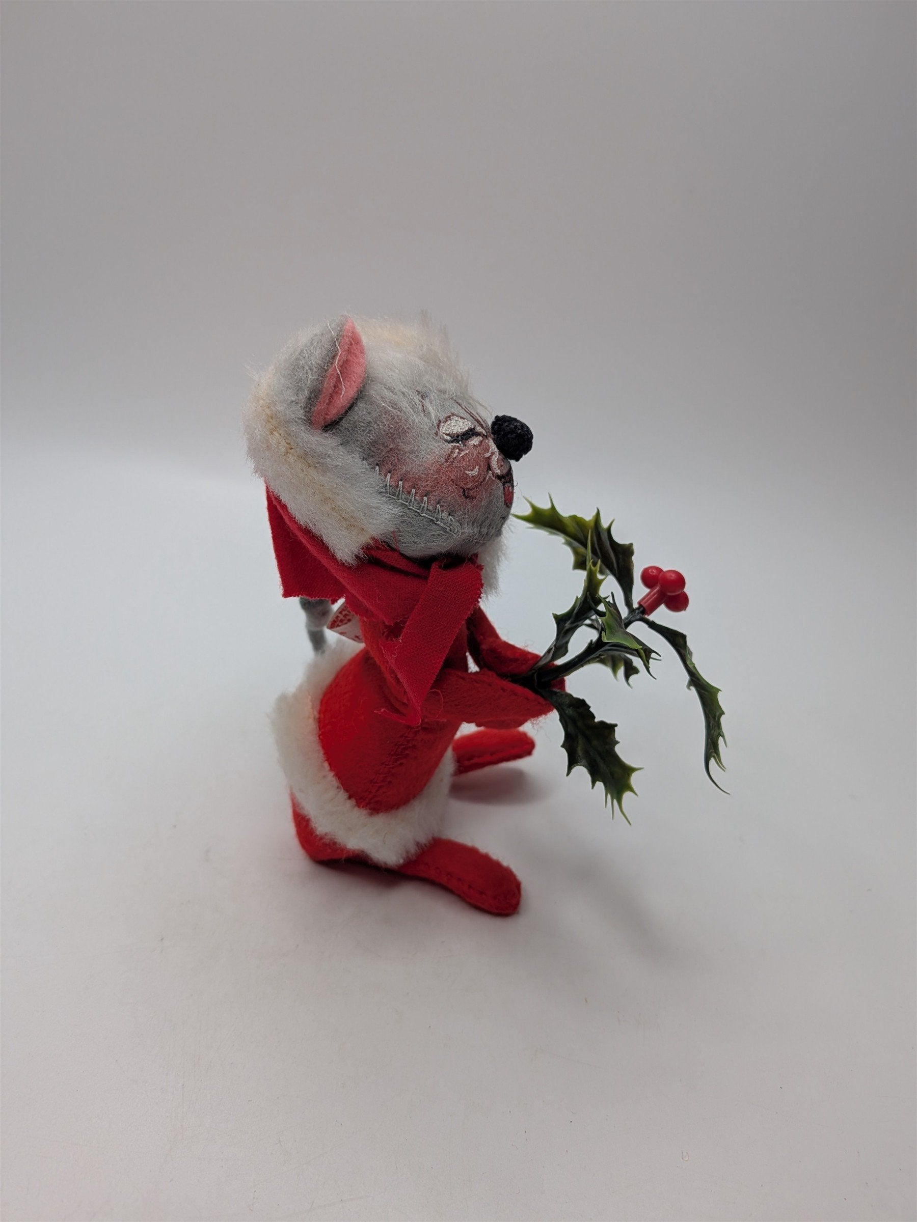 Vintage Annalee 1965 Mobilitee Santa Mouse Doll Felt Christmas Decor Holly Berry