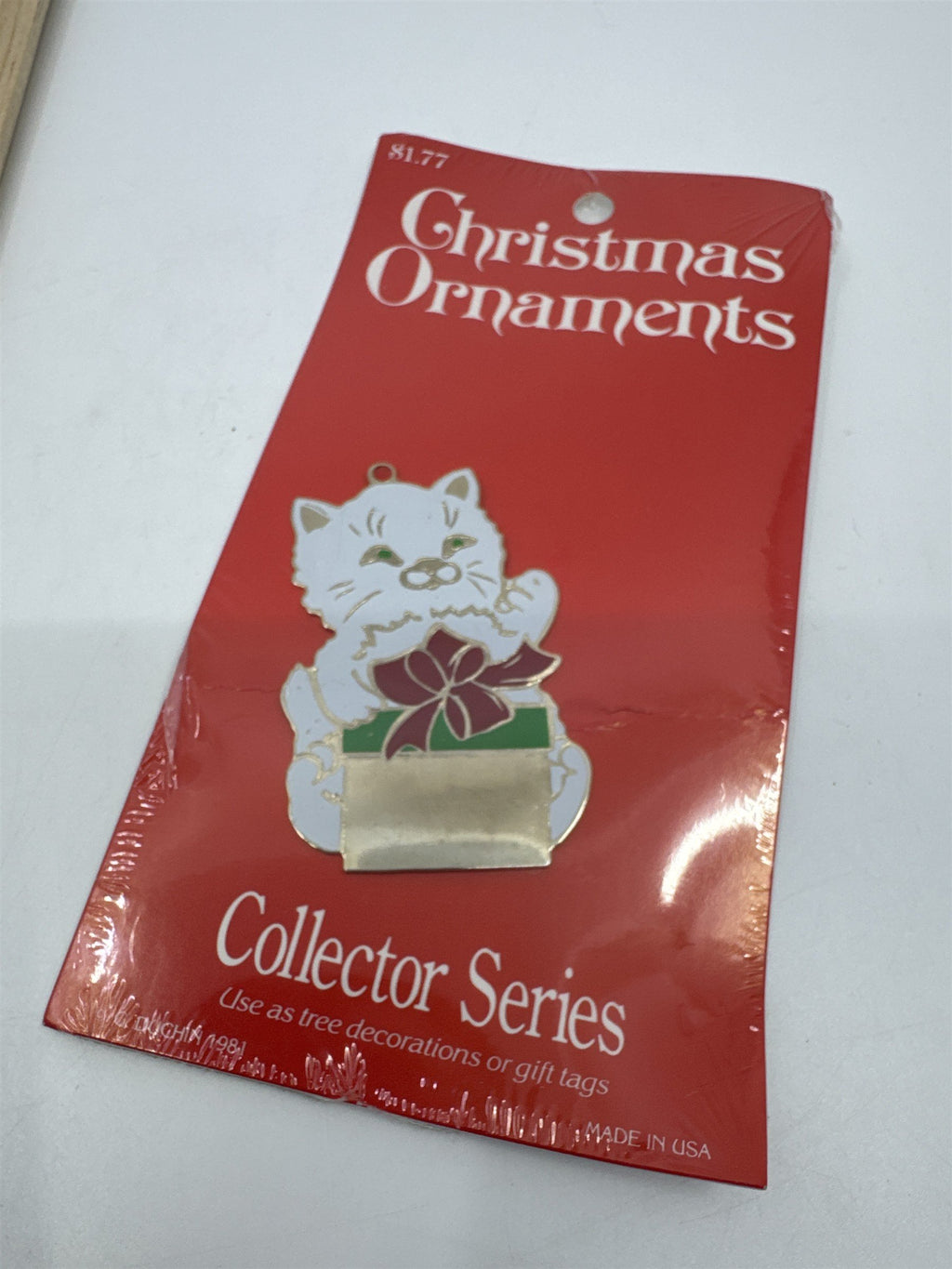 Vintage Holiday Christmas Ornament/Gift Tag White And Silver Cat W/ Present