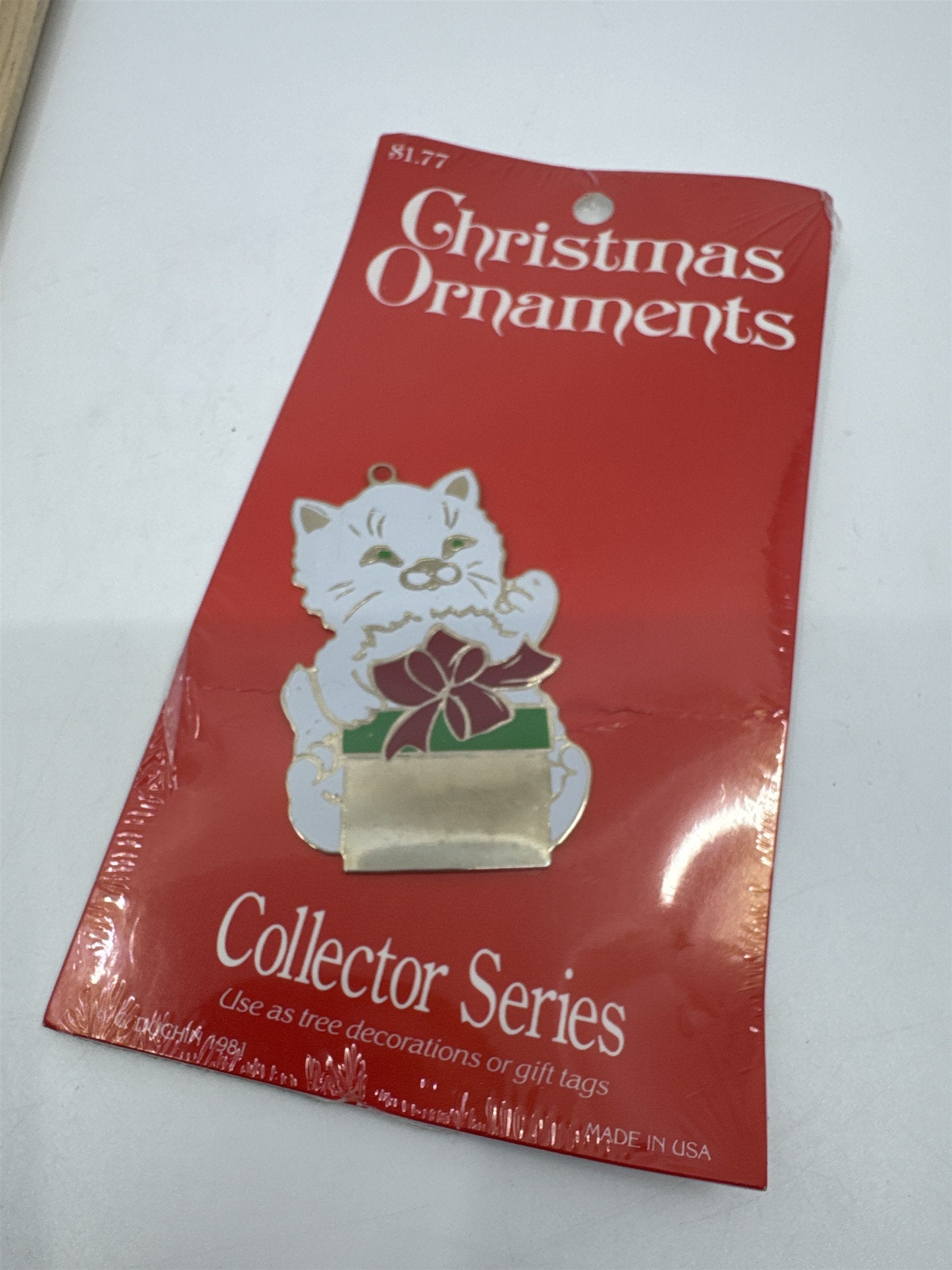Vintage Holiday Christmas Ornament/Gift Tag White And Silver Cat W/ Present