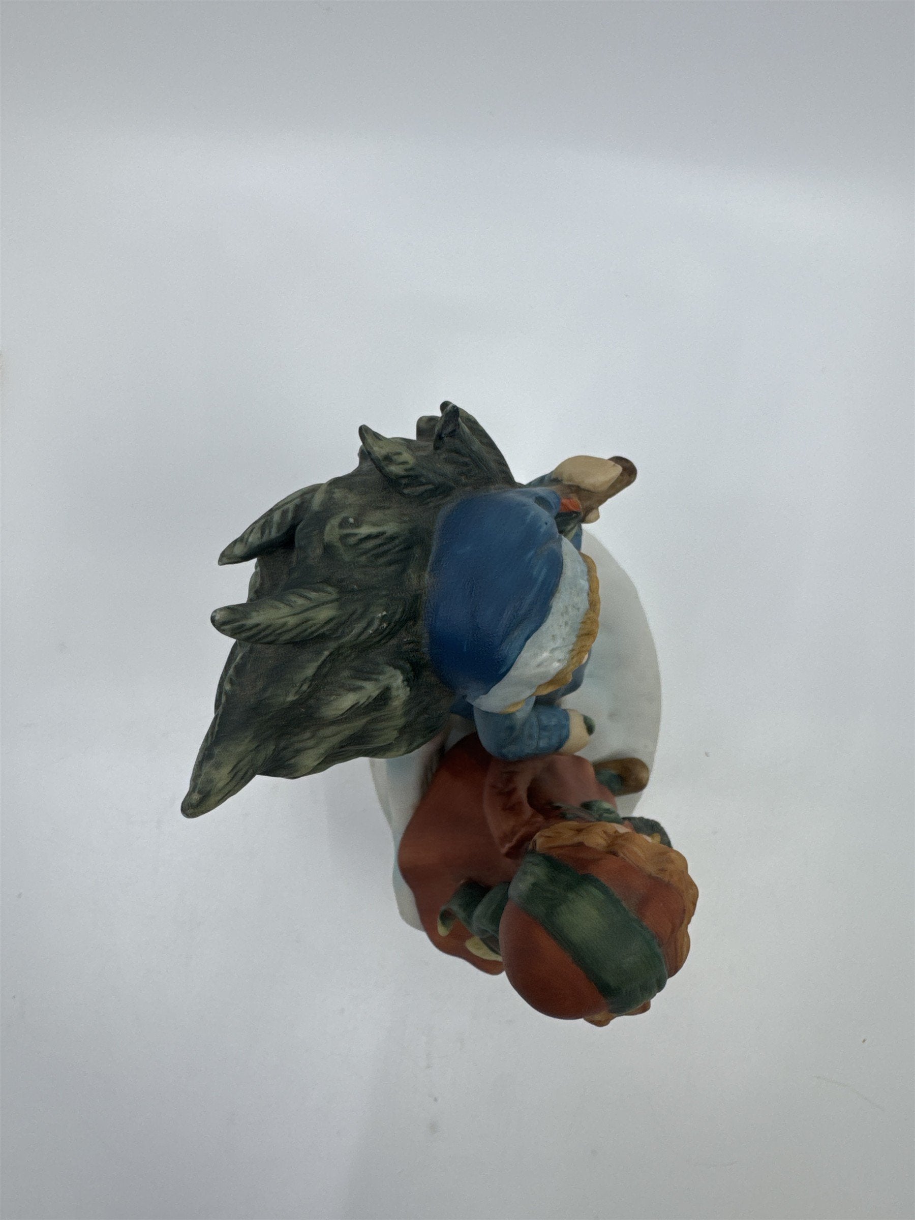 1981 Christmas Memories Sharing The Christmas Spirit Avon First Edition Figurine