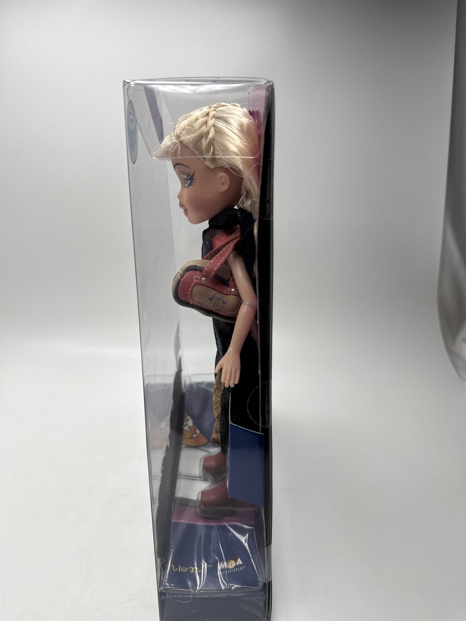 Vintage MGA 2002 Bratz Xpress It! Fashion Collection Cloe NIB