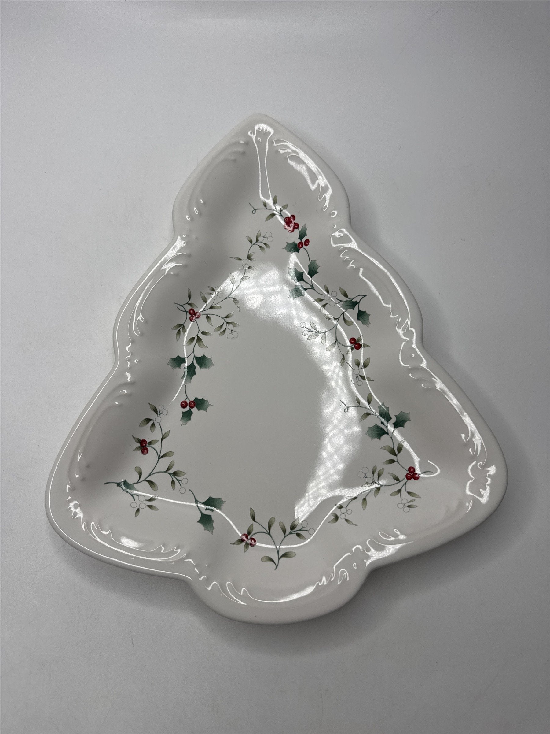 Pfaltzgraff Winterberry Christmas Tree Serving Dish 10.5" Ceramic Dish