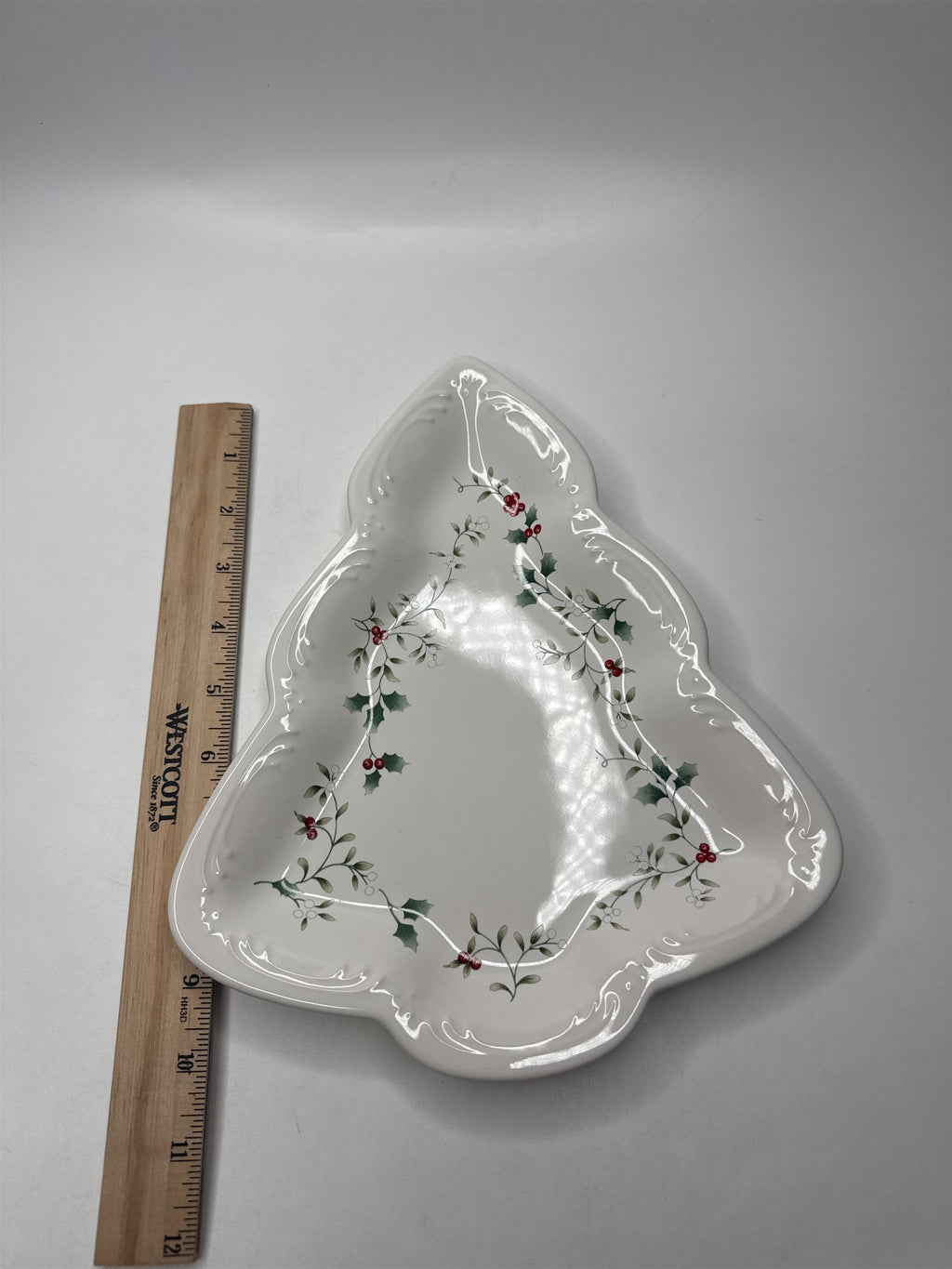 Pfaltzgraff Winterberry Christmas Tree Serving Dish 10.5" Ceramic Dish