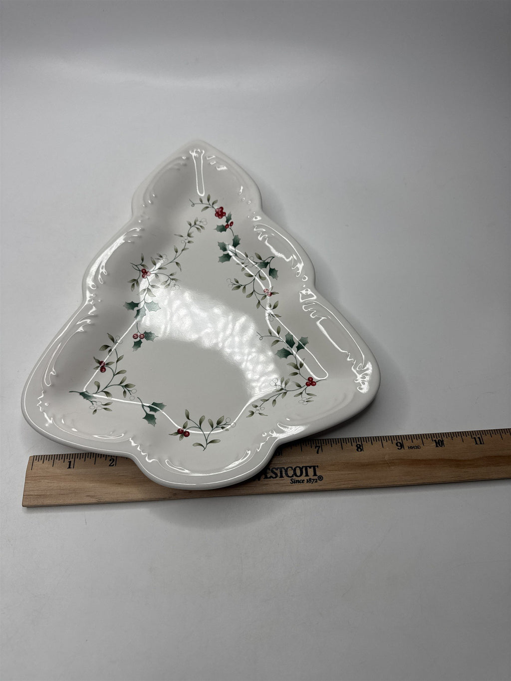 Pfaltzgraff Winterberry Christmas Tree Serving Dish 10.5" Ceramic Dish
