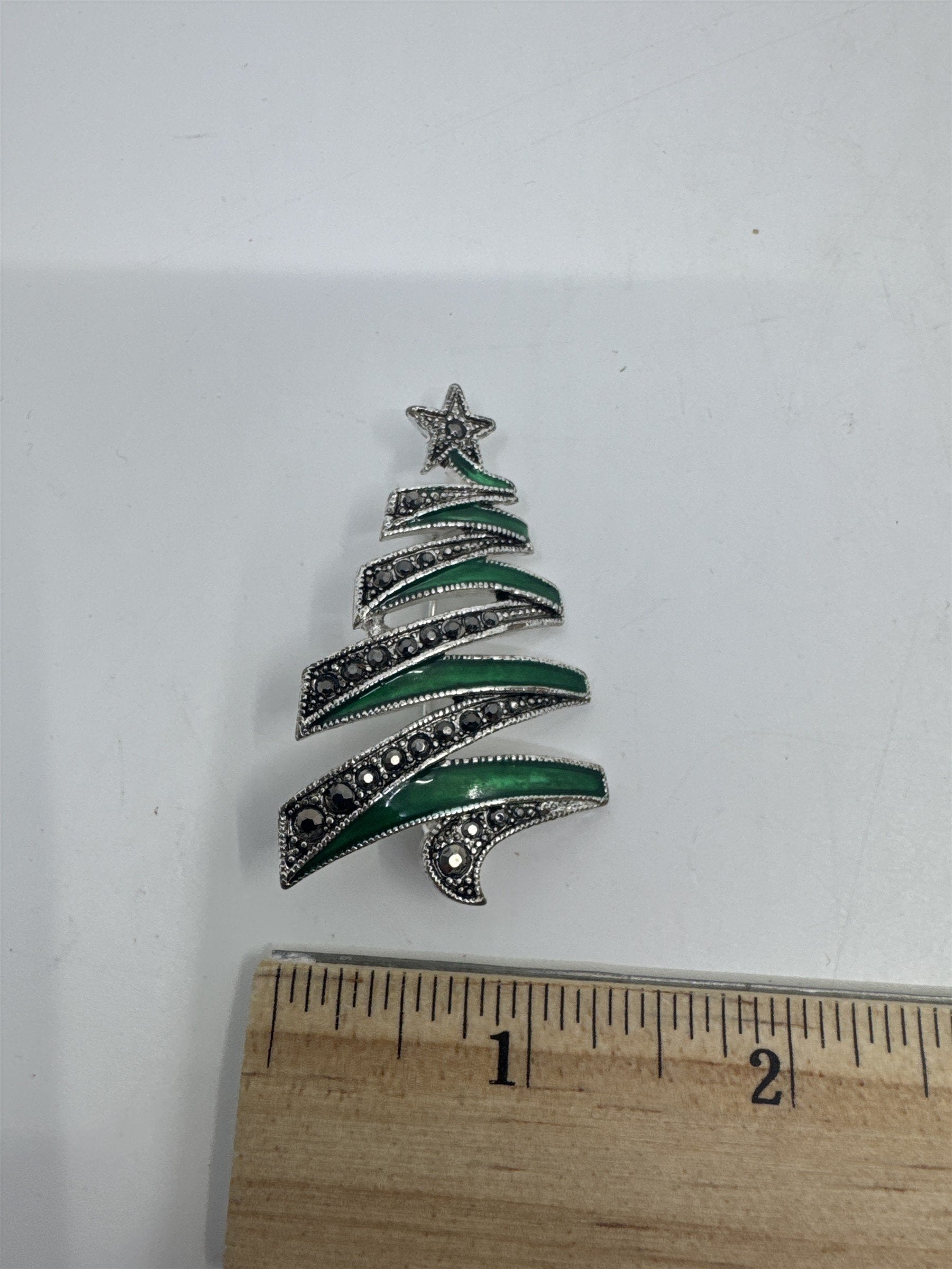 Vintage Green And Silver Christmas Tree Enamel Zig Zag Design Brooch Pin