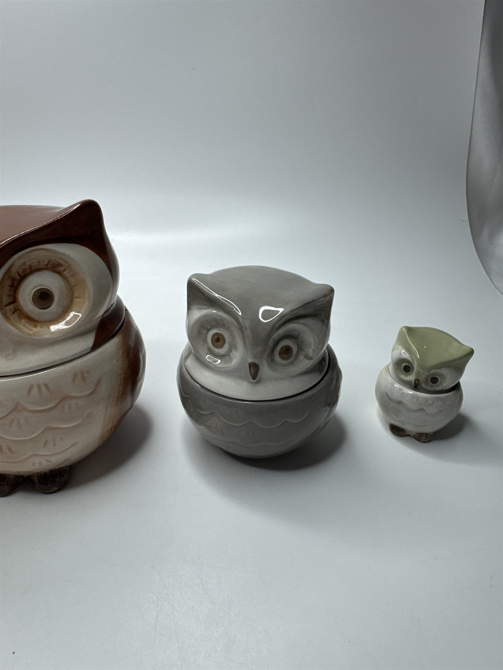 Vintage Set of Ceramic Owl Measuring Cups and Cookie Jar (Some Chips/Crazing)